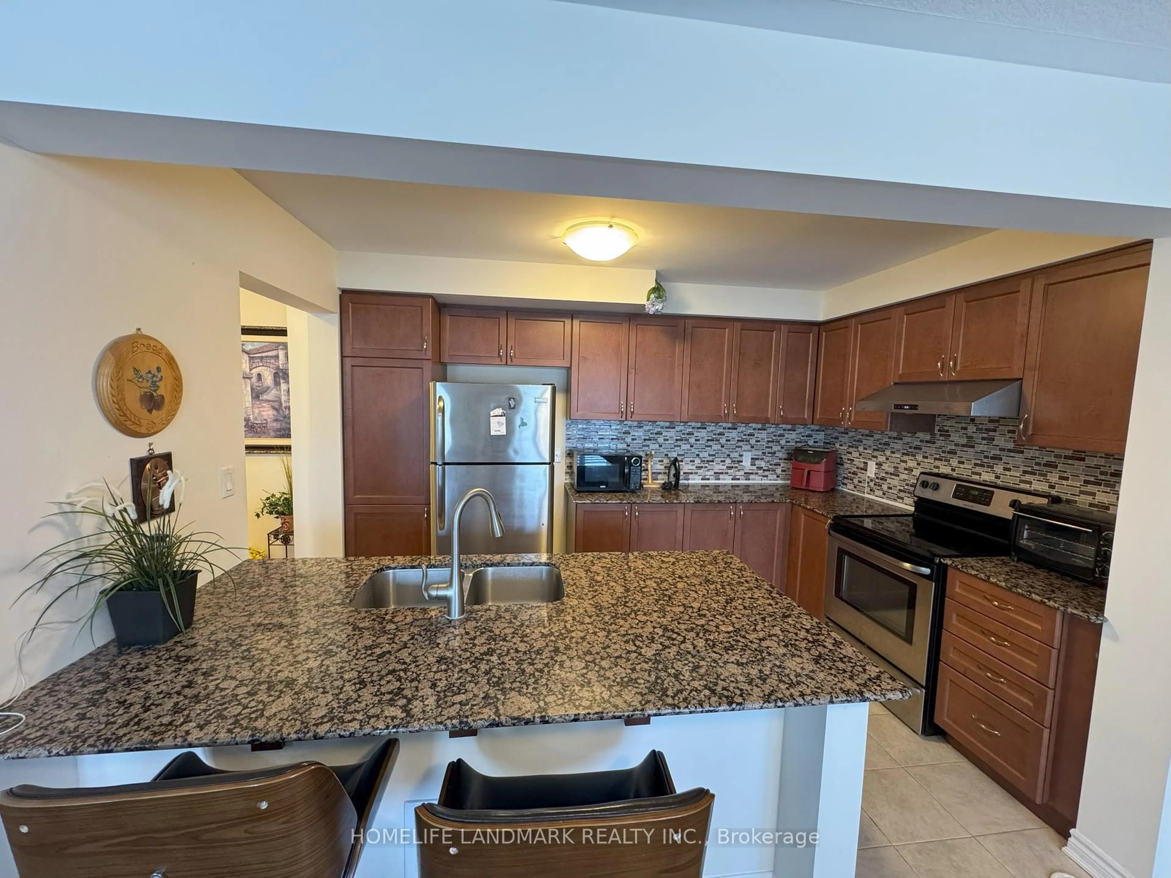 Open concept kitchen, ceramic/tile floor for 907 Apple Hill Lane, Kitchener Ontario N2R 0L7