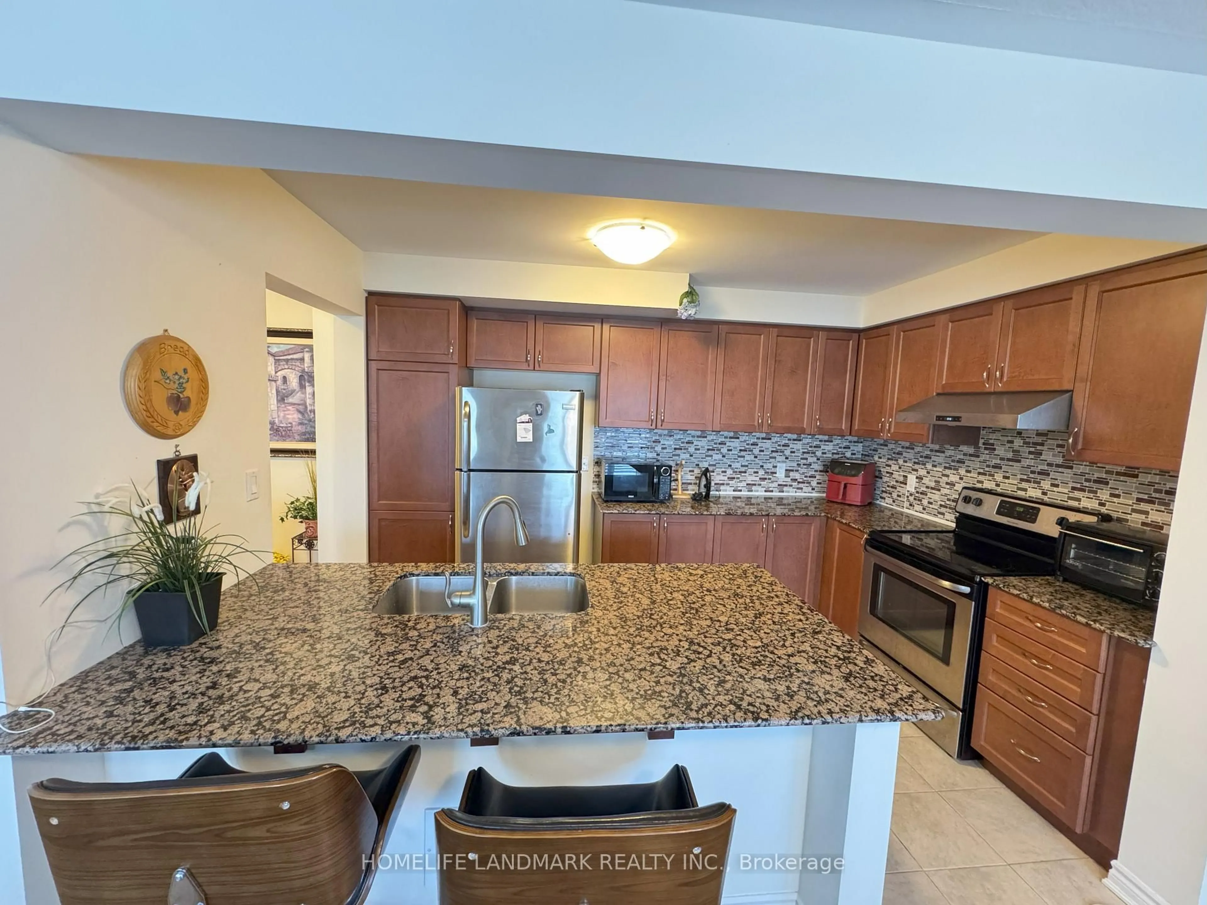 Open concept kitchen, ceramic/tile floor for 907 Apple Hill Lane, Kitchener Ontario N2R 0L7