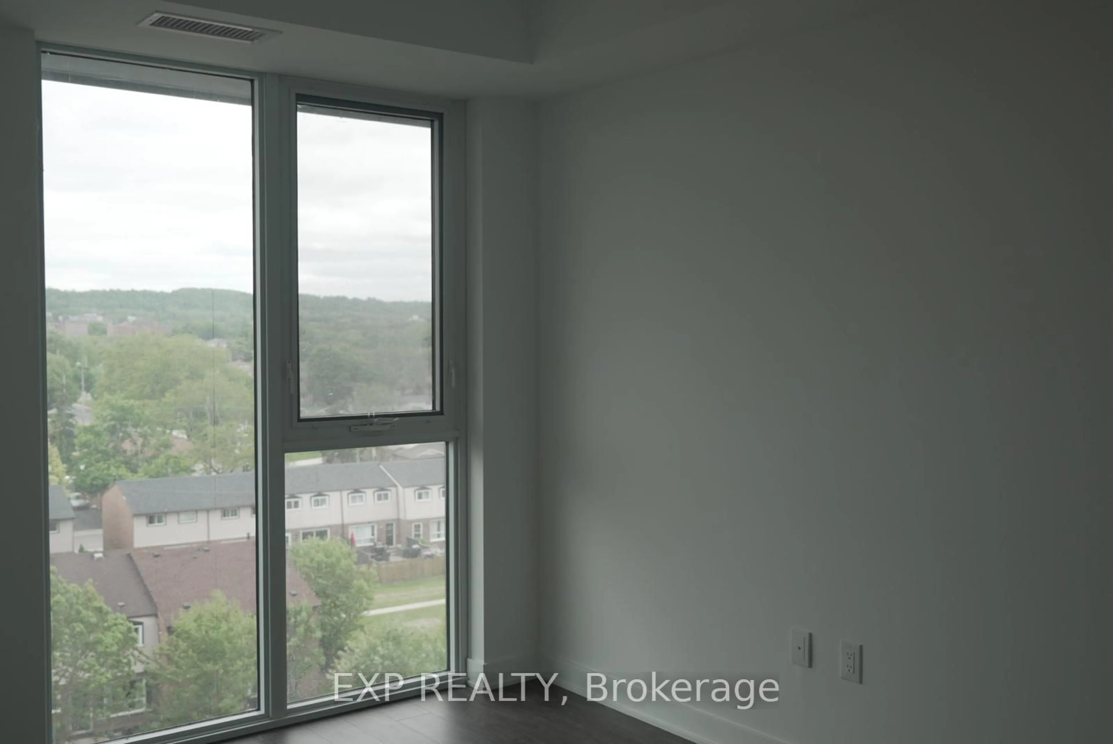 A pic of a room for 2782 Barton St #604, Hamilton Ontario L8E 2J9