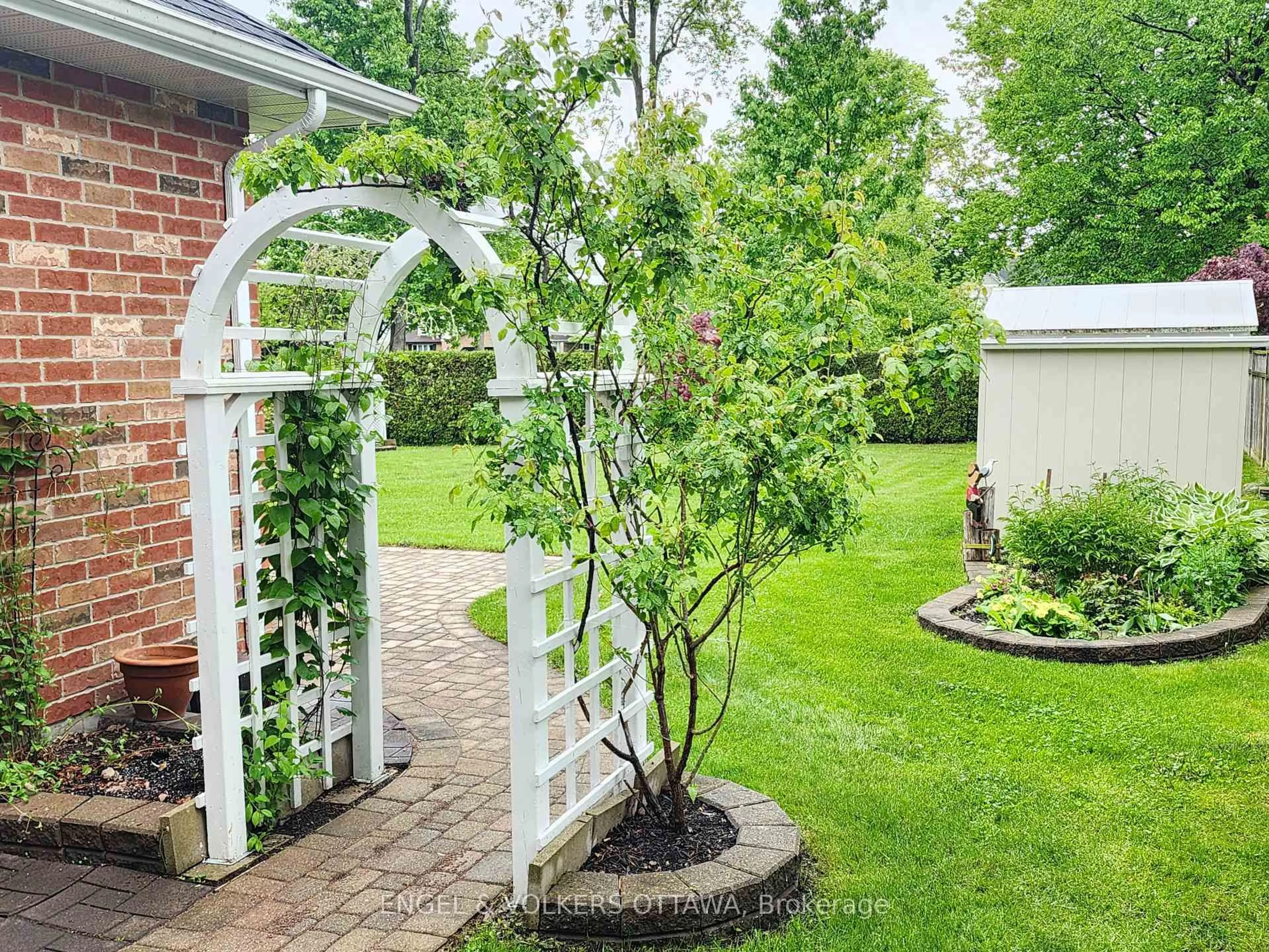 Patio, forest/trees view for 1732 Blakely Dr, Cornwall Ontario K6J 5L3