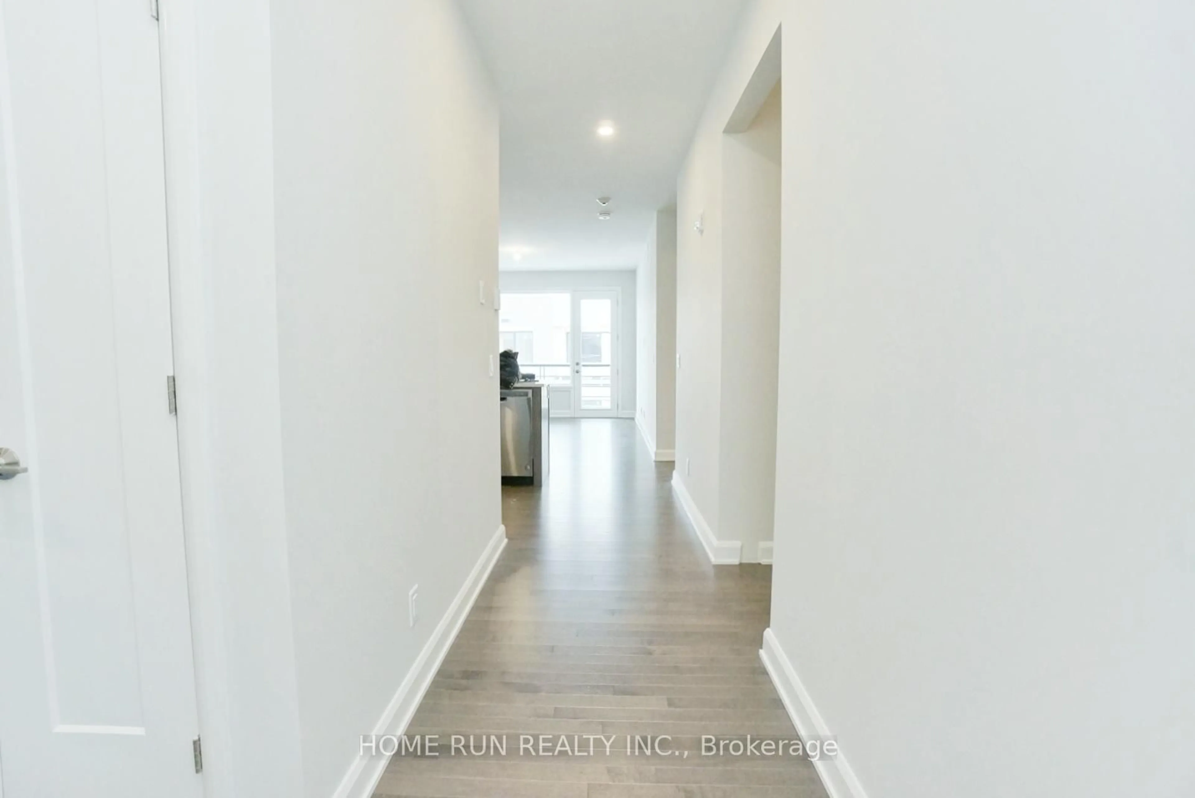 Indoor entryway for 170 BOUNDSTONE Way #203, Ottawa Ontario K2T 0M8