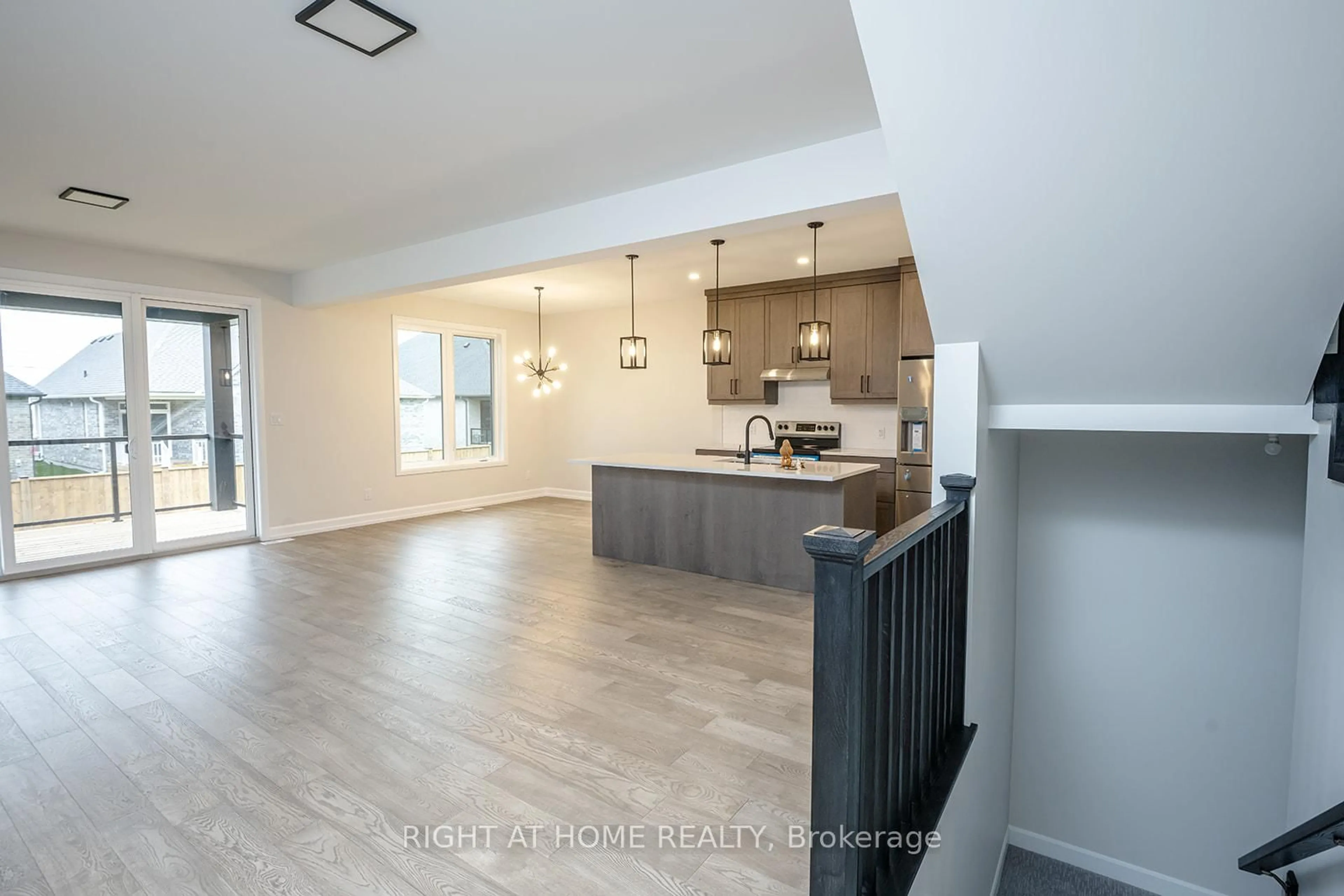 Open concept kitchen, unknown for 3909 Mitchell Cres, Fort Erie Ontario L0S 1S0