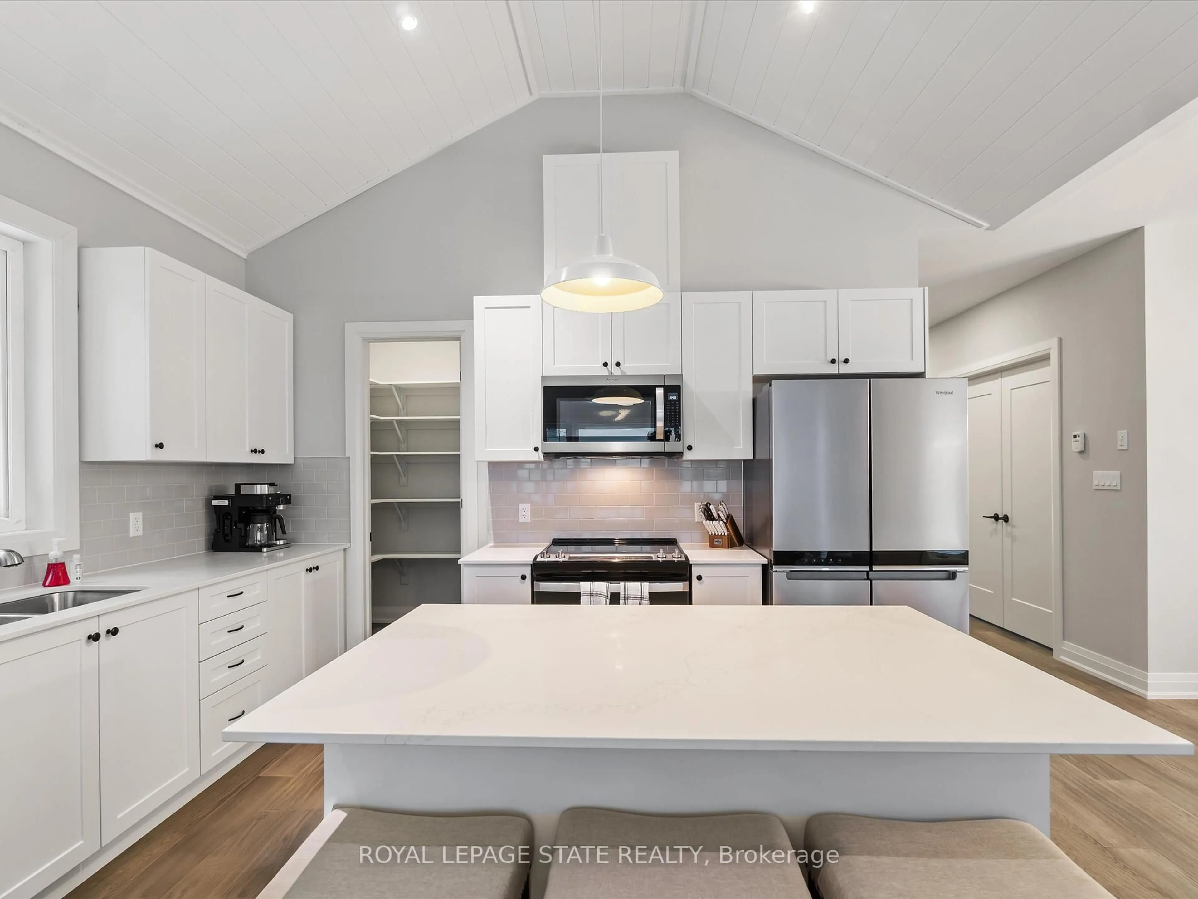 Open concept kitchen, unknown for 2054 Peninsula Rd #53, Muskoka Lakes Ontario P0B 1G0