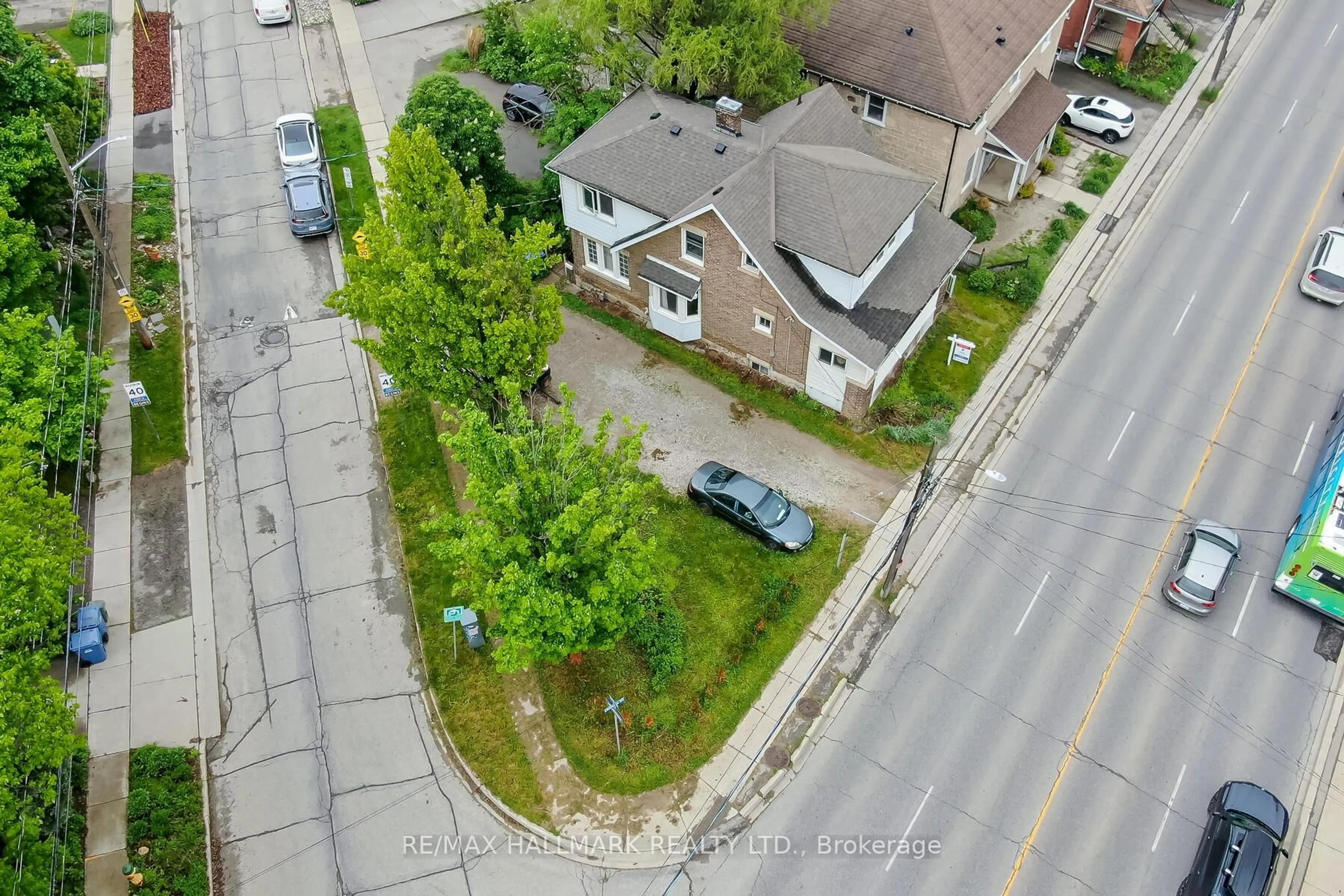 A pic from outside/outdoor area/front of a property/back of a property/a pic from drone, street for 49 Eramosa Rd, Guelph Ontario N1E 2L4