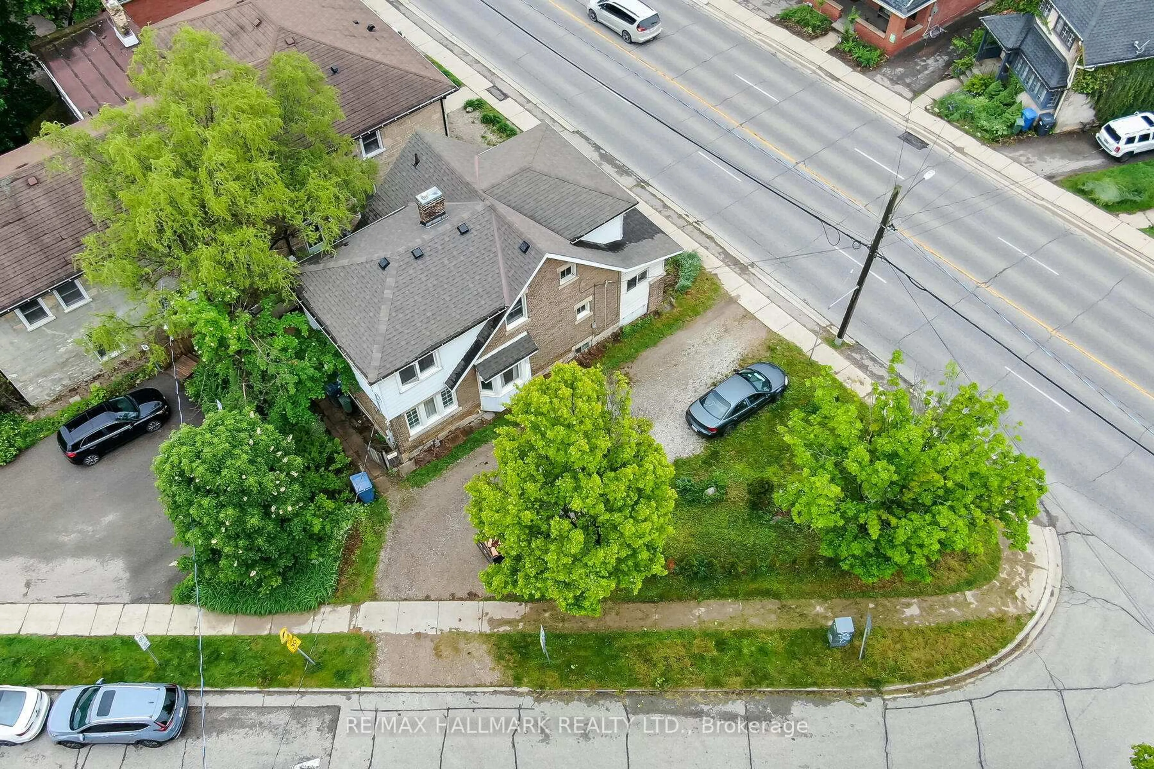 A pic from outside/outdoor area/front of a property/back of a property/a pic from drone, street for 49 Eramosa Rd, Guelph Ontario N1E 2L4
