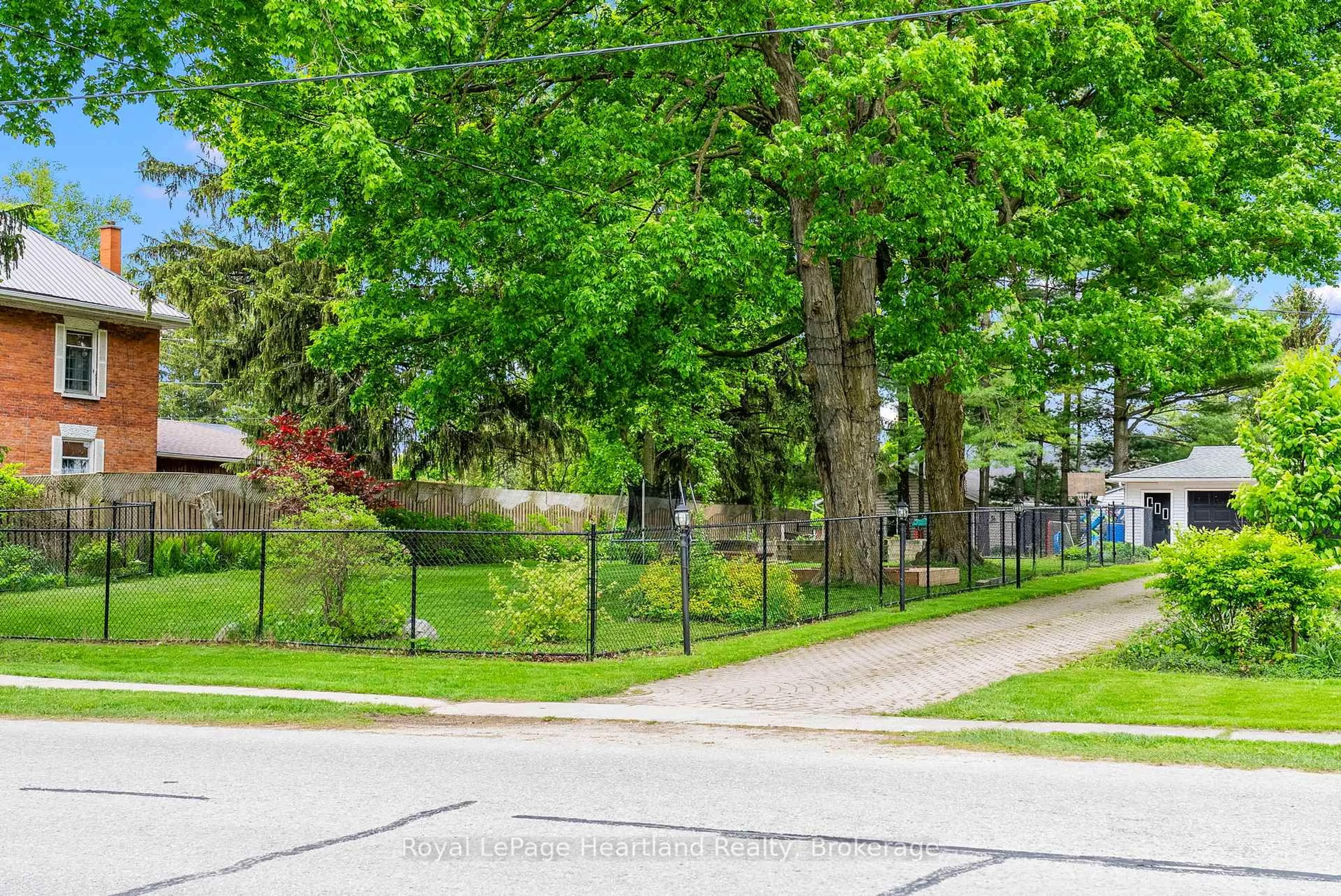Unknown for 1047 GIBSON St, Howick Ontario N0G 2X0