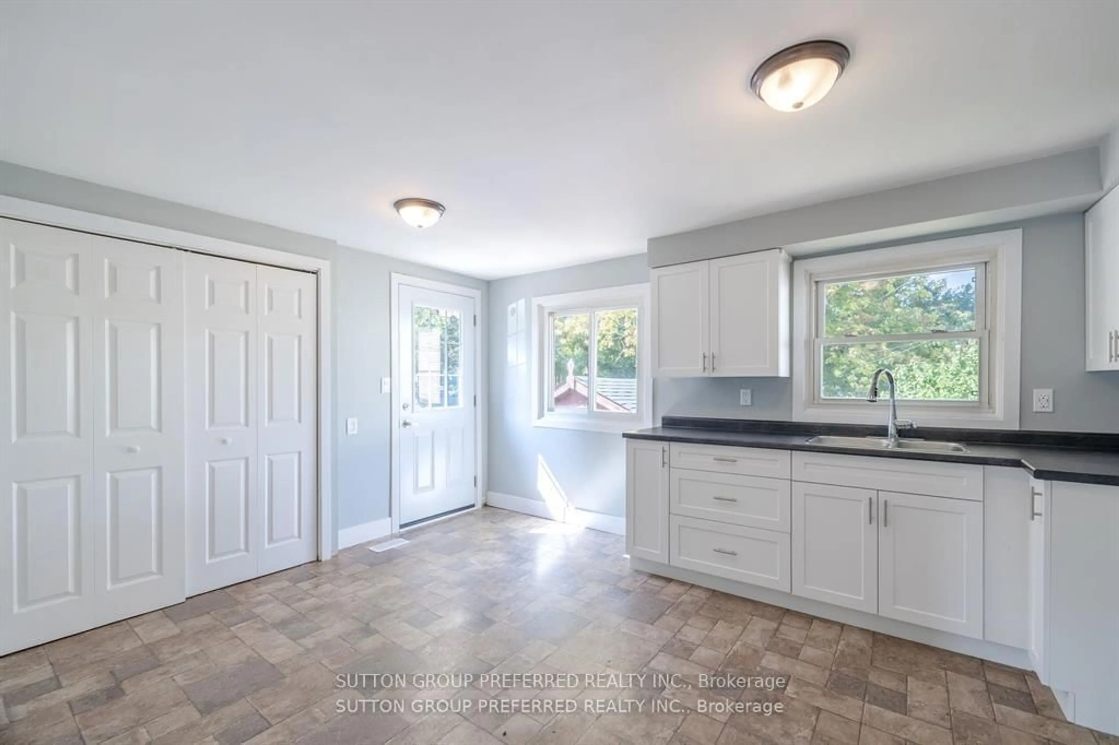 Open concept kitchen, ceramic/tile floor for 1287 Sorrel Rd, London East Ontario N5V 2N6