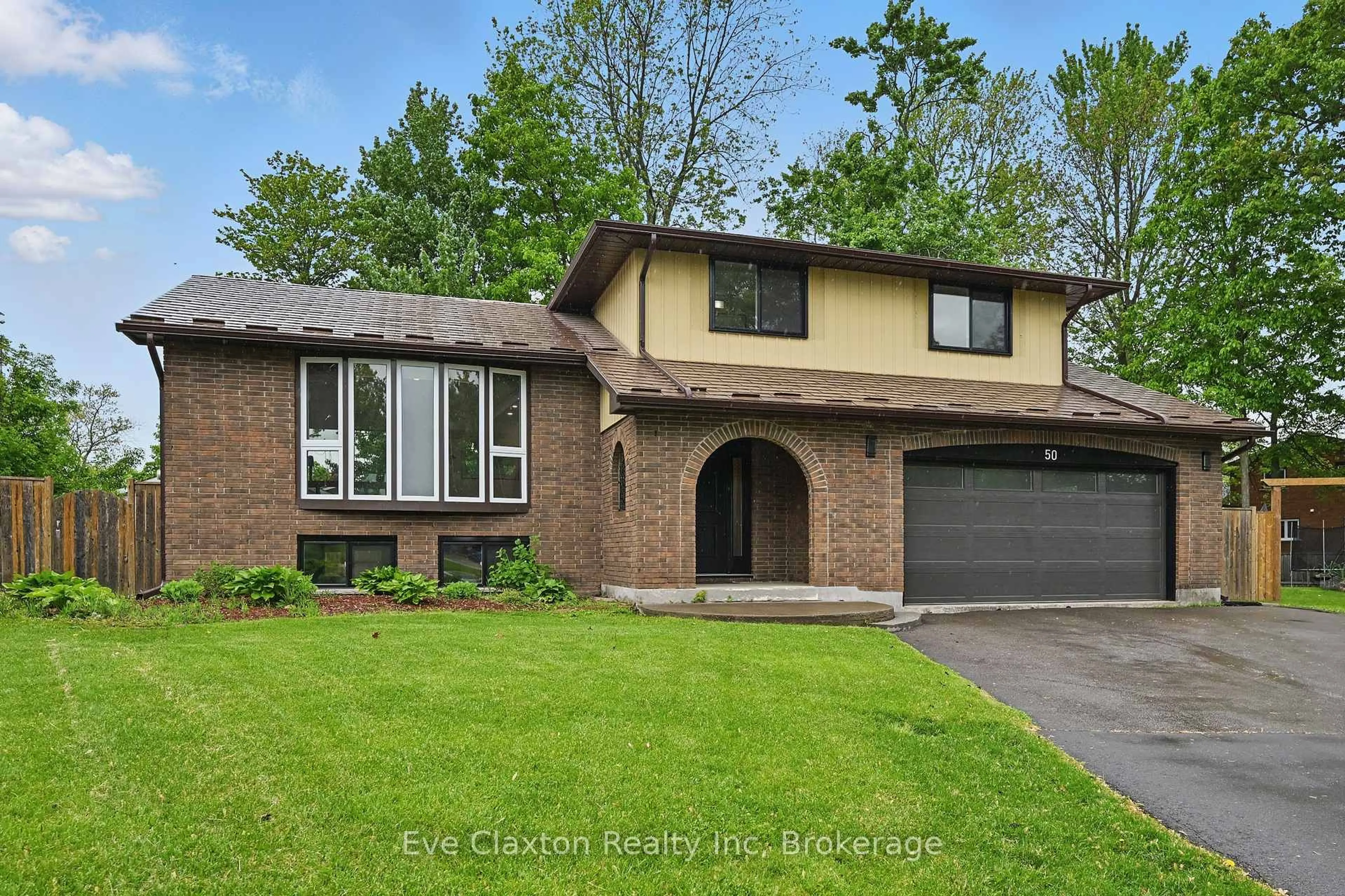 Home with brick exterior material, street for 50 Sherwood Forest Tr, Welland Ontario L3C 5X6