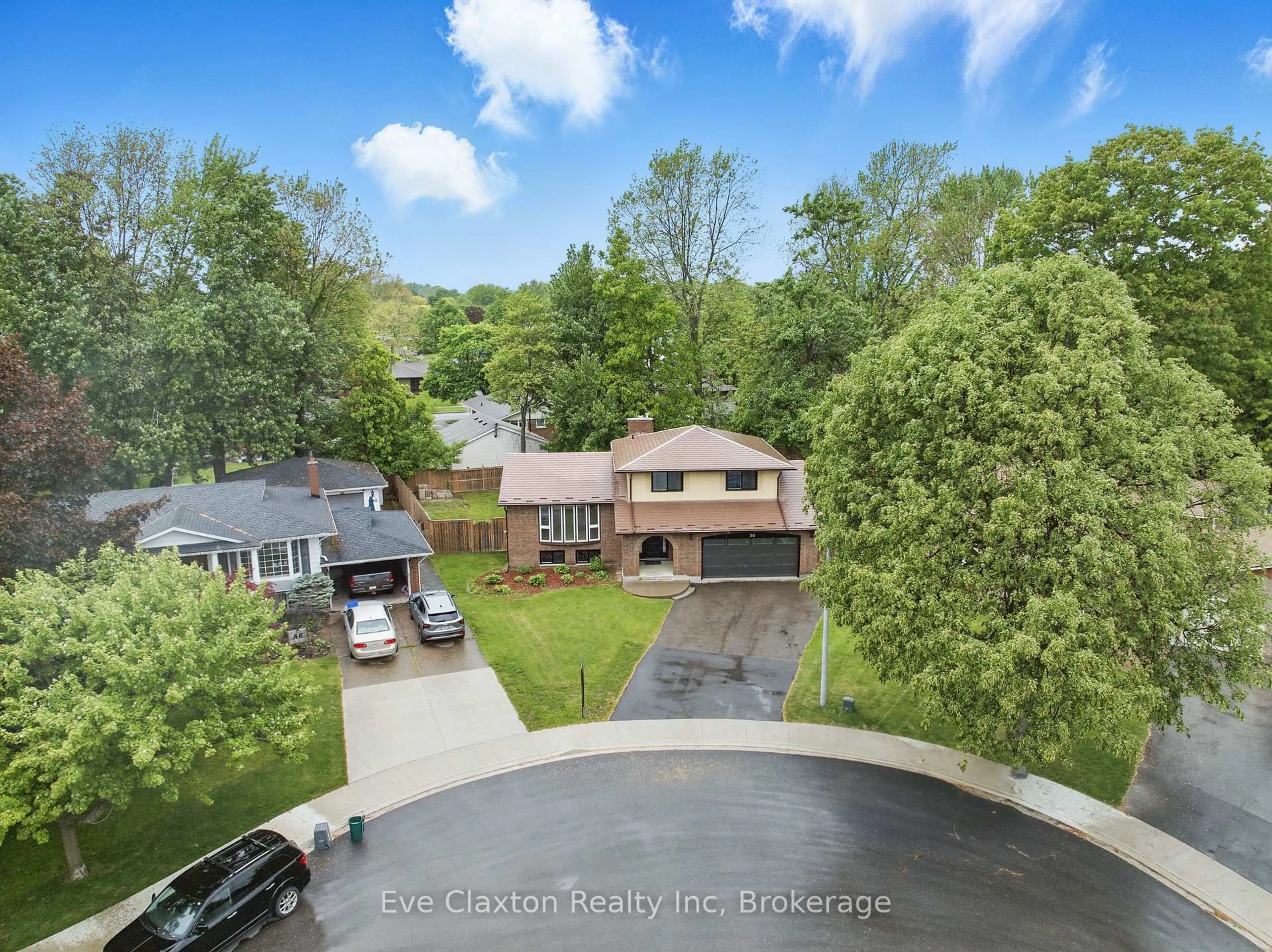 A pic from outside/outdoor area/front of a property/back of a property/a pic from drone, street for 50 Sherwood Forest Tr, Welland Ontario L3C 5X6