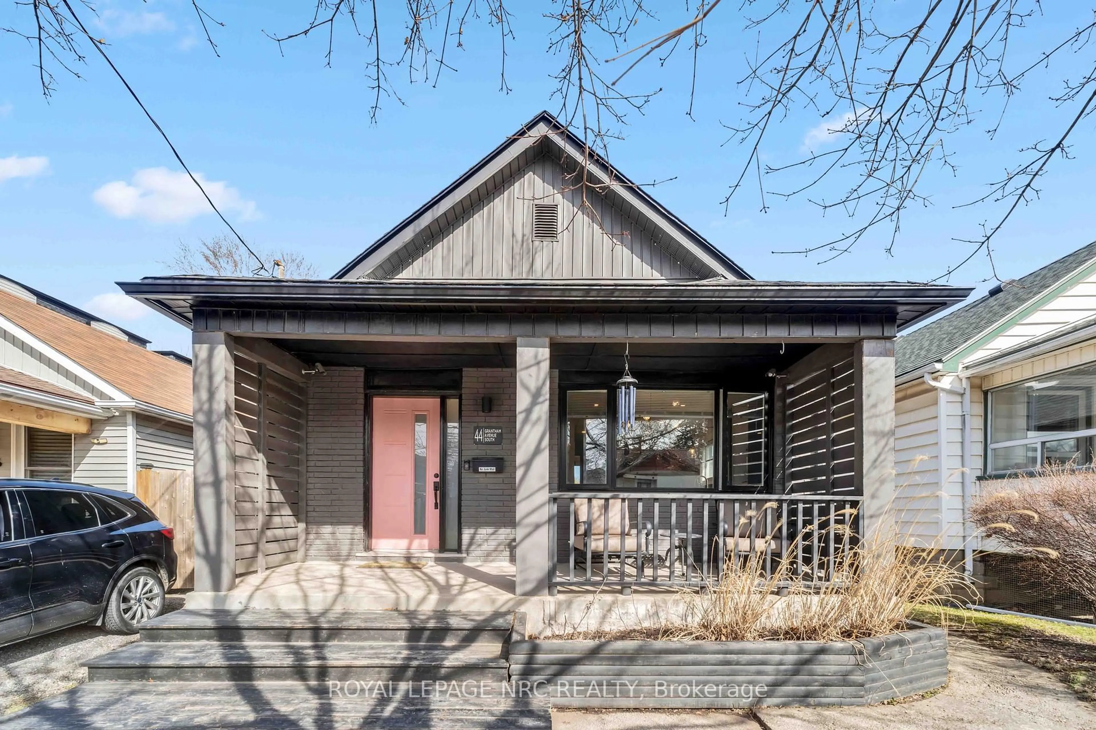 Home with brick exterior material, street for 44 Grantham Ave, St. Catharines Ontario L2P 3B4