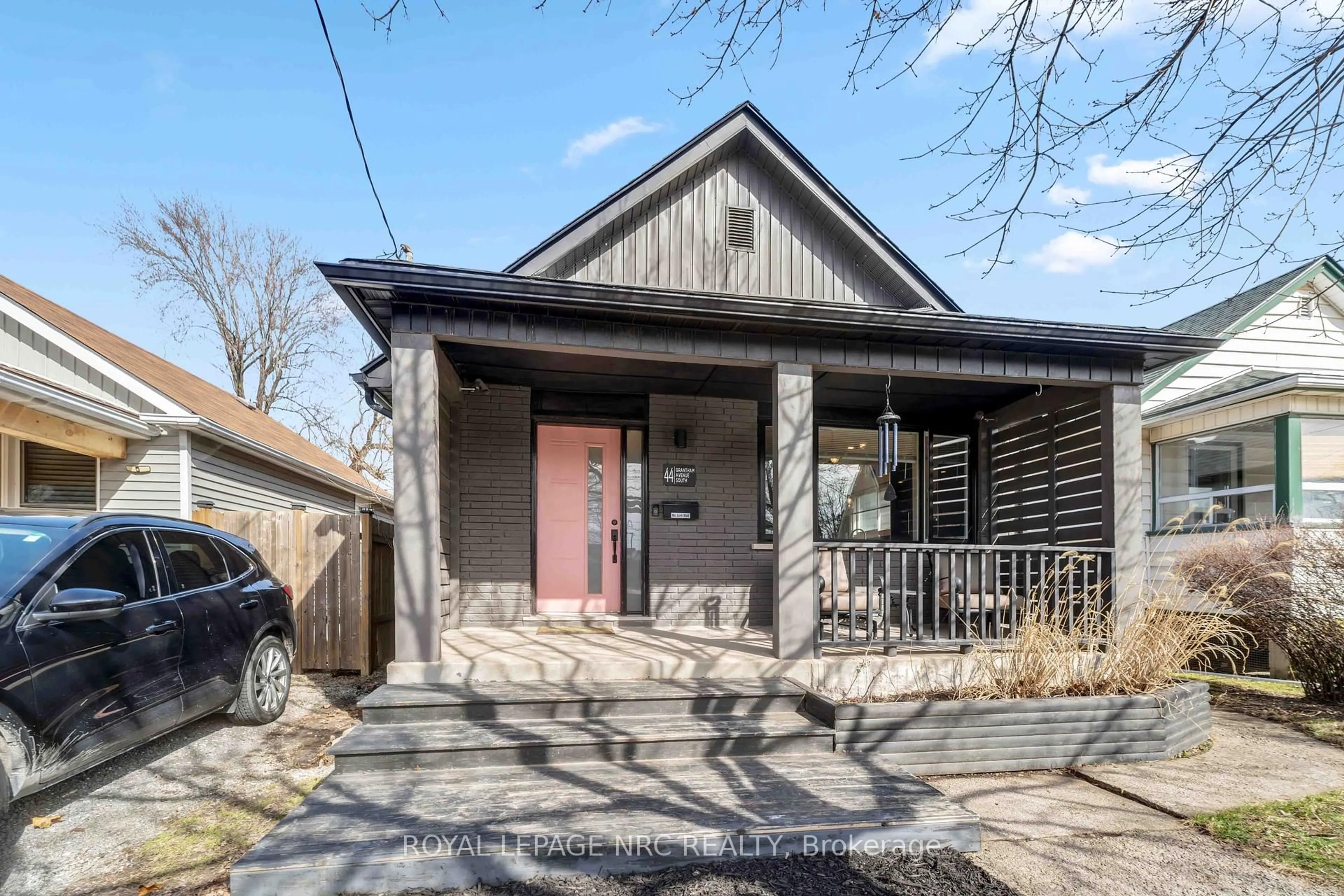 Home with brick exterior material, street for 44 Grantham Ave, St. Catharines Ontario L2P 3B4
