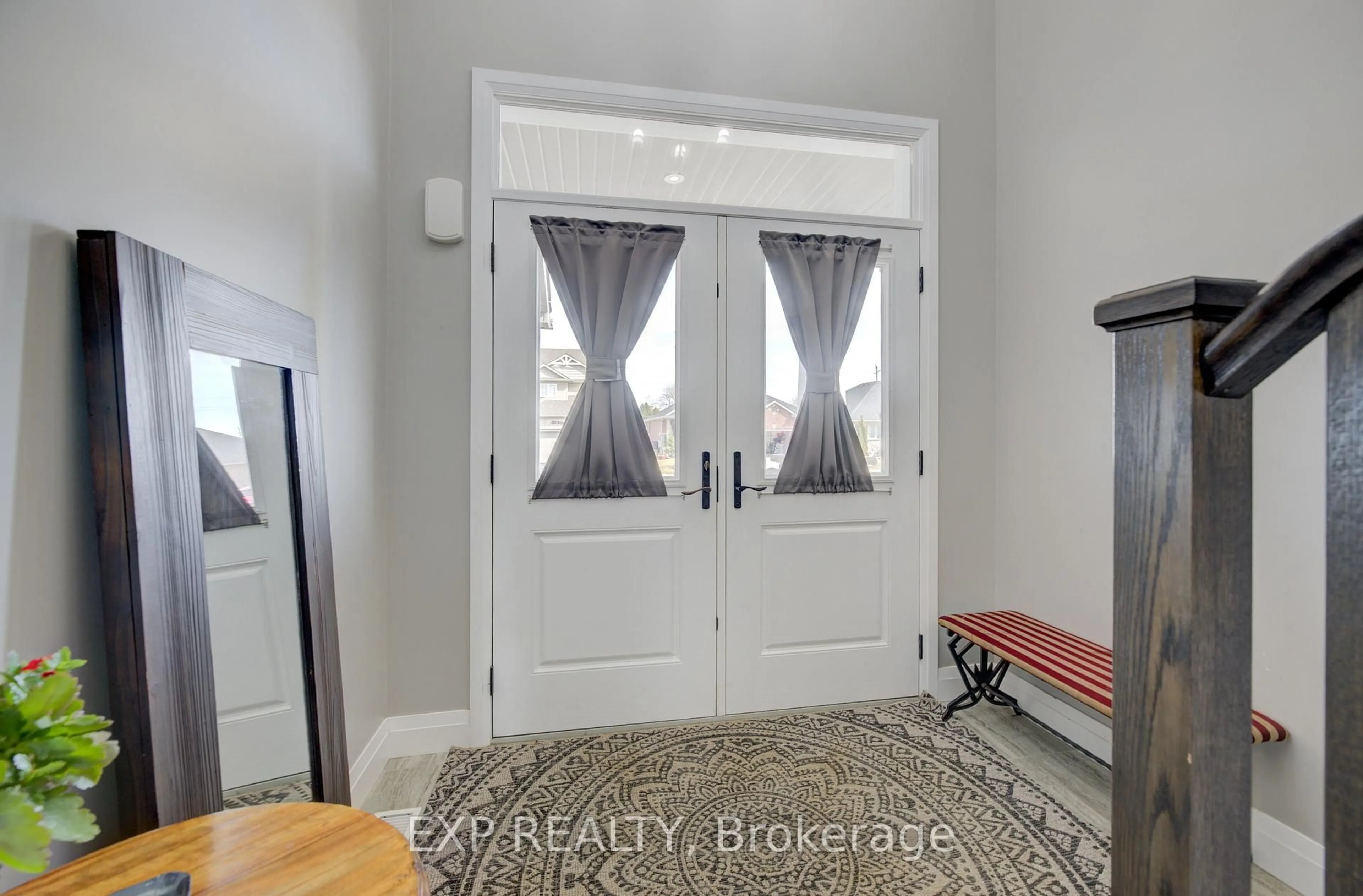 Indoor entryway for 121 Bridge Cres, Minto Ontario N0G 2P0