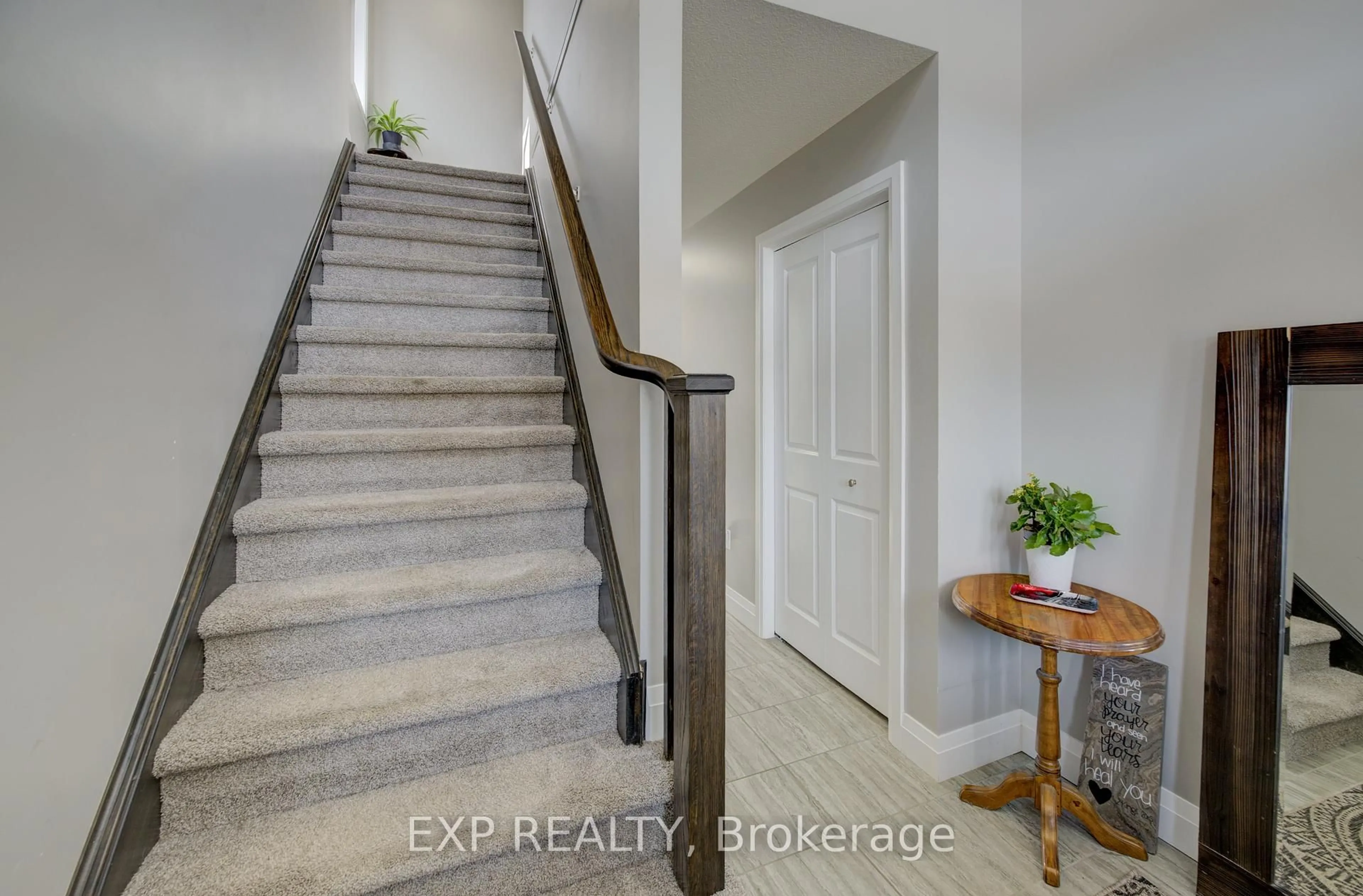 Indoor entryway for 121 Bridge Cres, Minto Ontario N0G 2P0