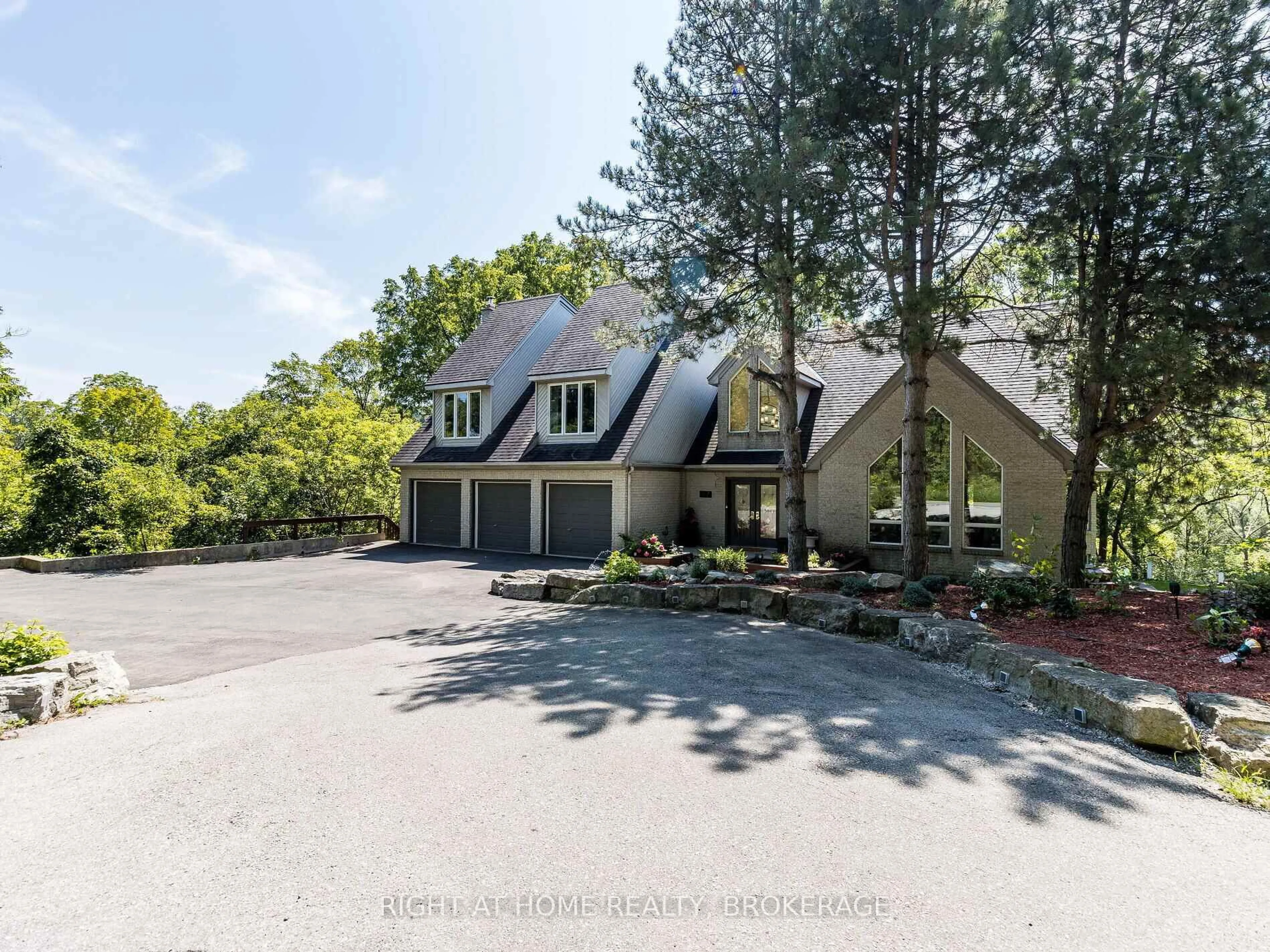 A pic from outside/outdoor area/front of a property/back of a property/a pic from drone, unknown for 774 Old Dundas Rd, Hamilton Ontario L9H 5E3