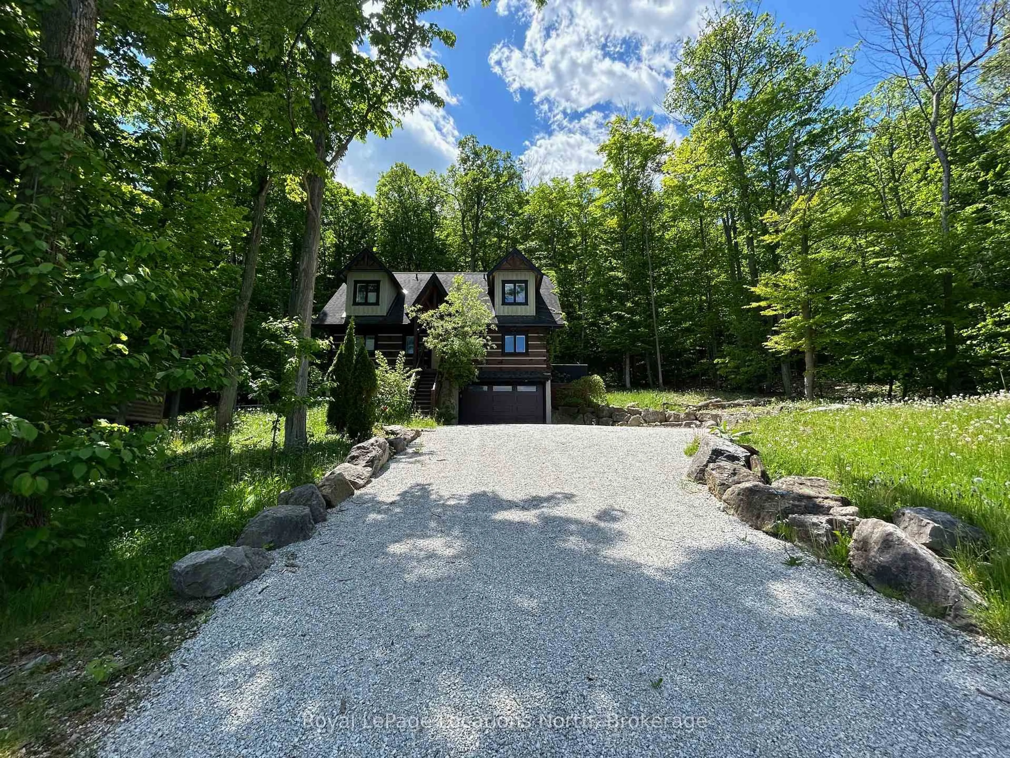 A pic from outside/outdoor area/front of a property/back of a property/a pic from drone, unknown for 112 STARLIGHT Lane, Meaford Ontario N0H 2P0
