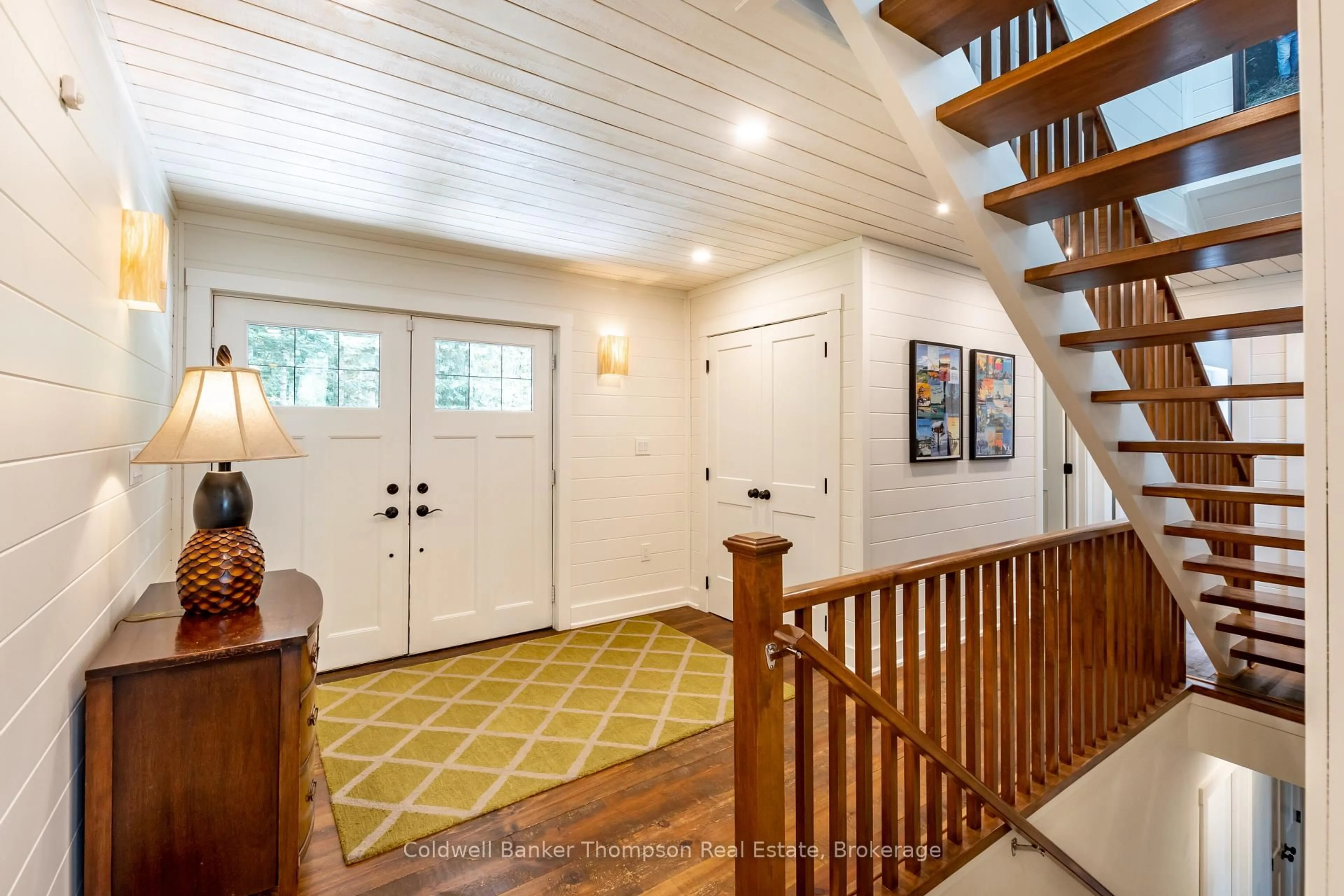 Indoor entryway for 59 Waters Edge Lane, Huntsville Ontario P1H 0H9