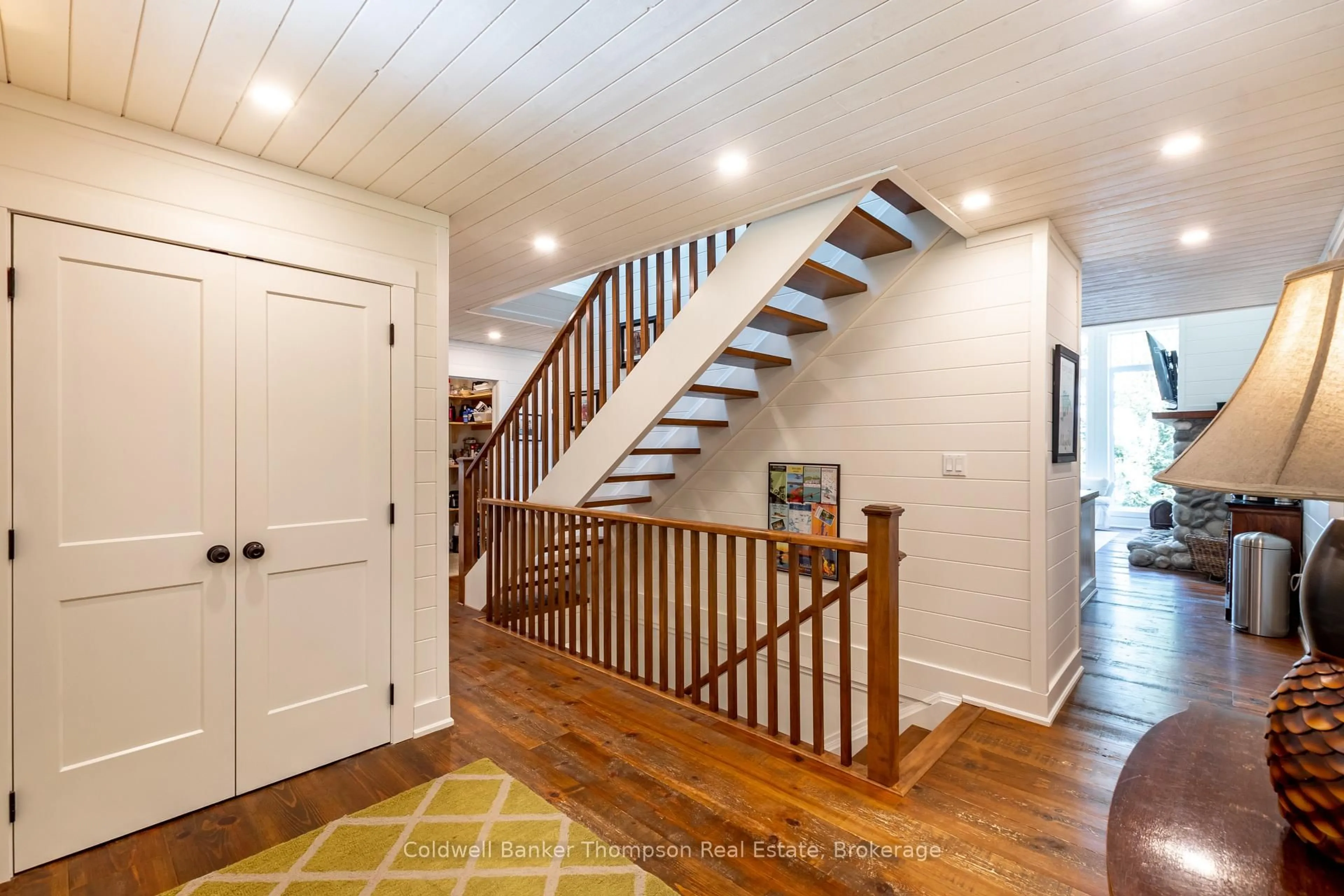 Indoor entryway for 59 Waters Edge Lane, Huntsville Ontario P1H 0H9