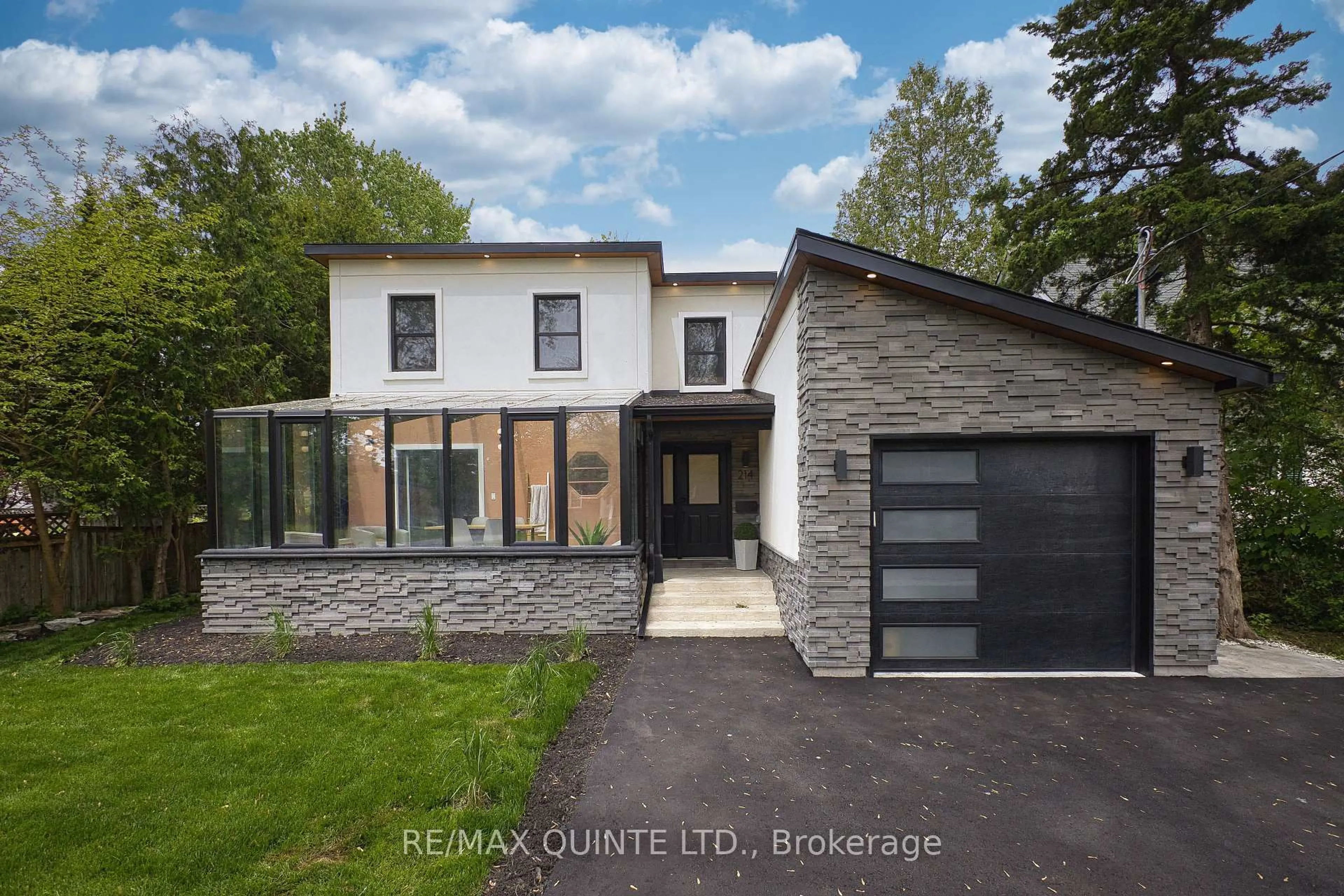 Home with brick exterior material, street for 214 Victoria Ave, Belleville Ontario K8N 2C3