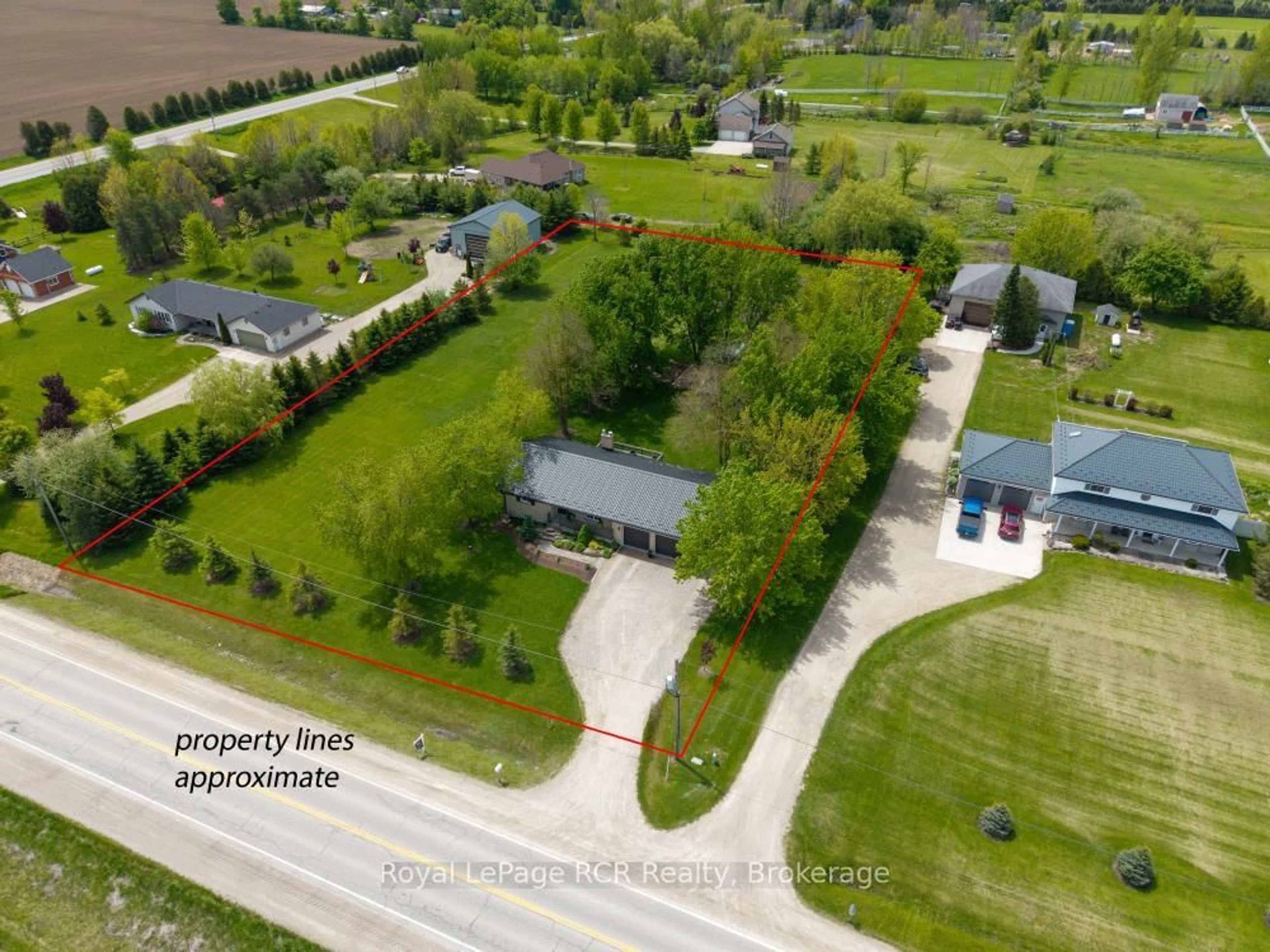 A pic from outside/outdoor area/front of a property/back of a property/a pic from drone, street for 8008 Wellington Road 7 N/A, Mapleton Ontario N0G 2K0