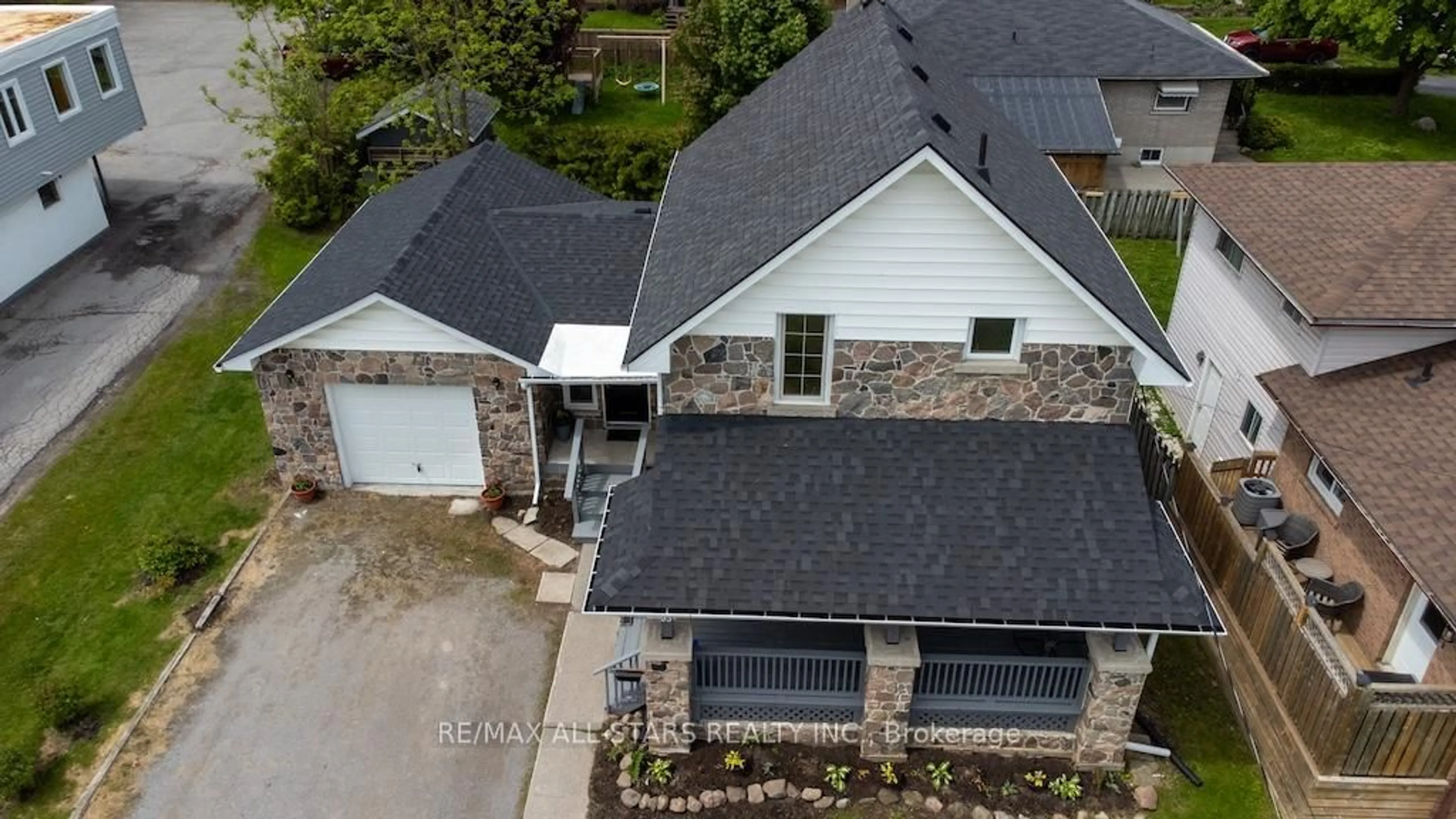 A pic from outside/outdoor area/front of a property/back of a property/a pic from drone, unknown for 93 Adelaide St, Kawartha Lakes Ontario K9V 4L4