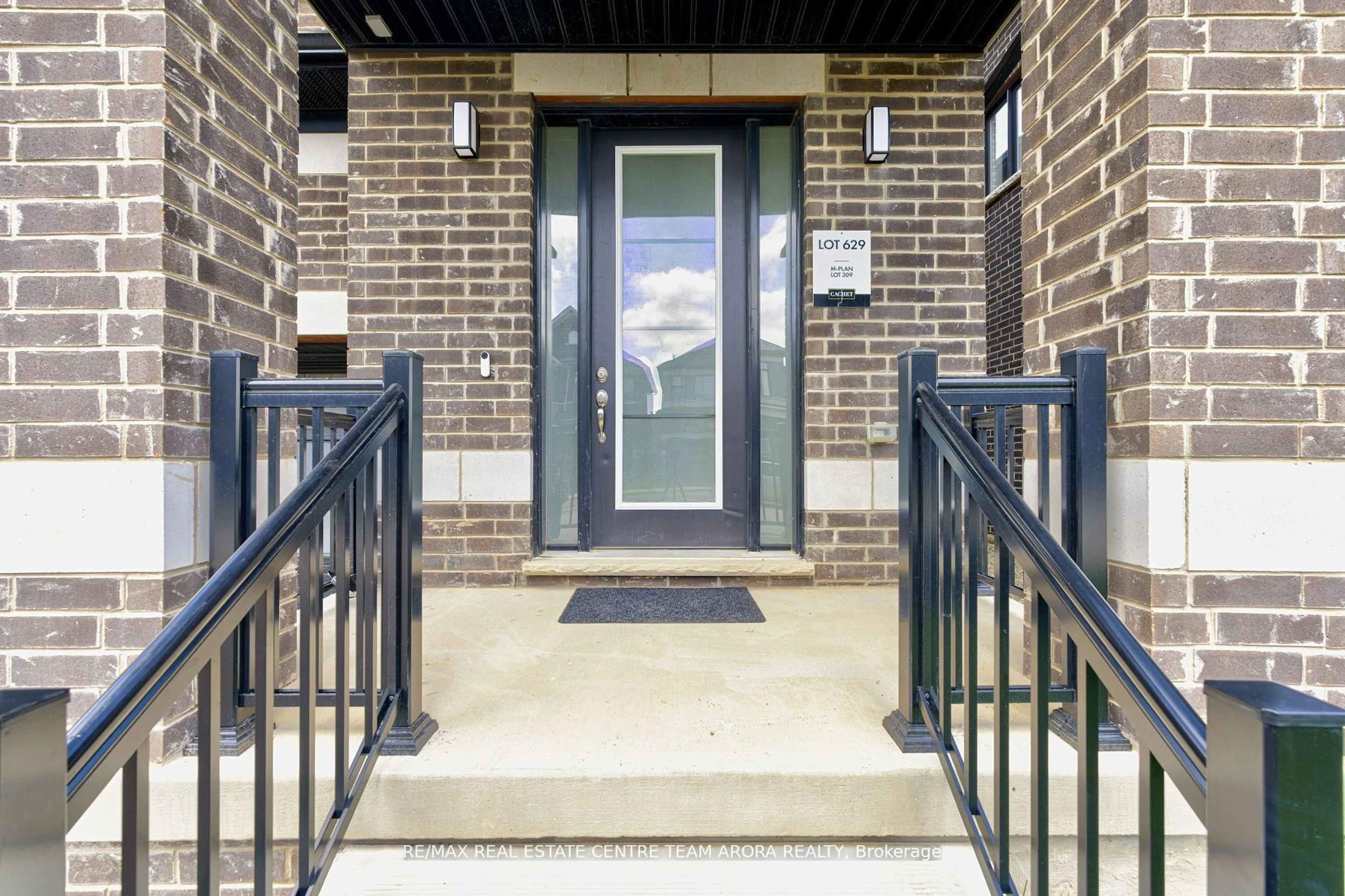 Indoor entryway for 16 Tyler Ave, Erin Ontario N0B 1T0