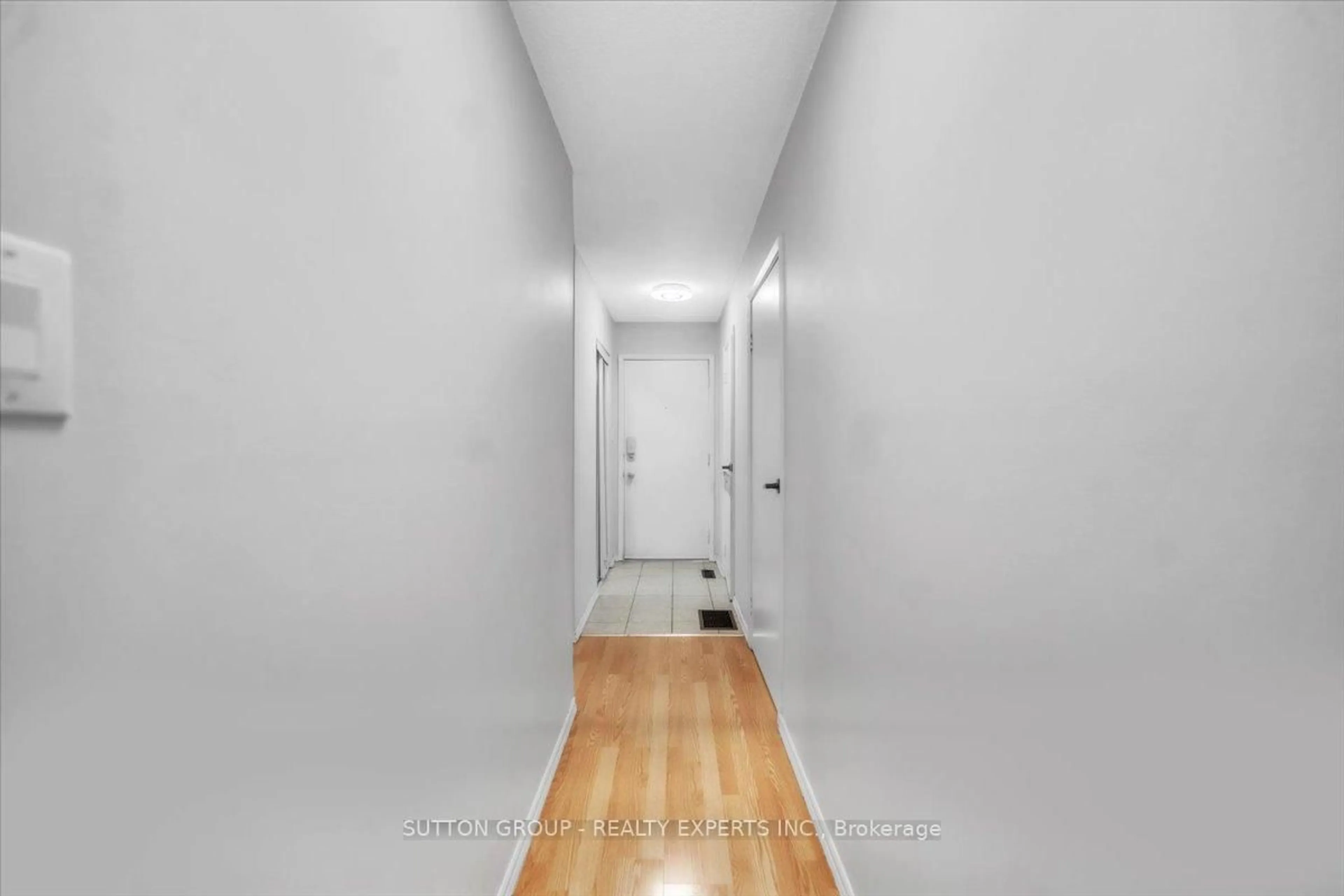 A pic of a room for 120 Quigley Rd #32, Hamilton Ontario L8K 6L4