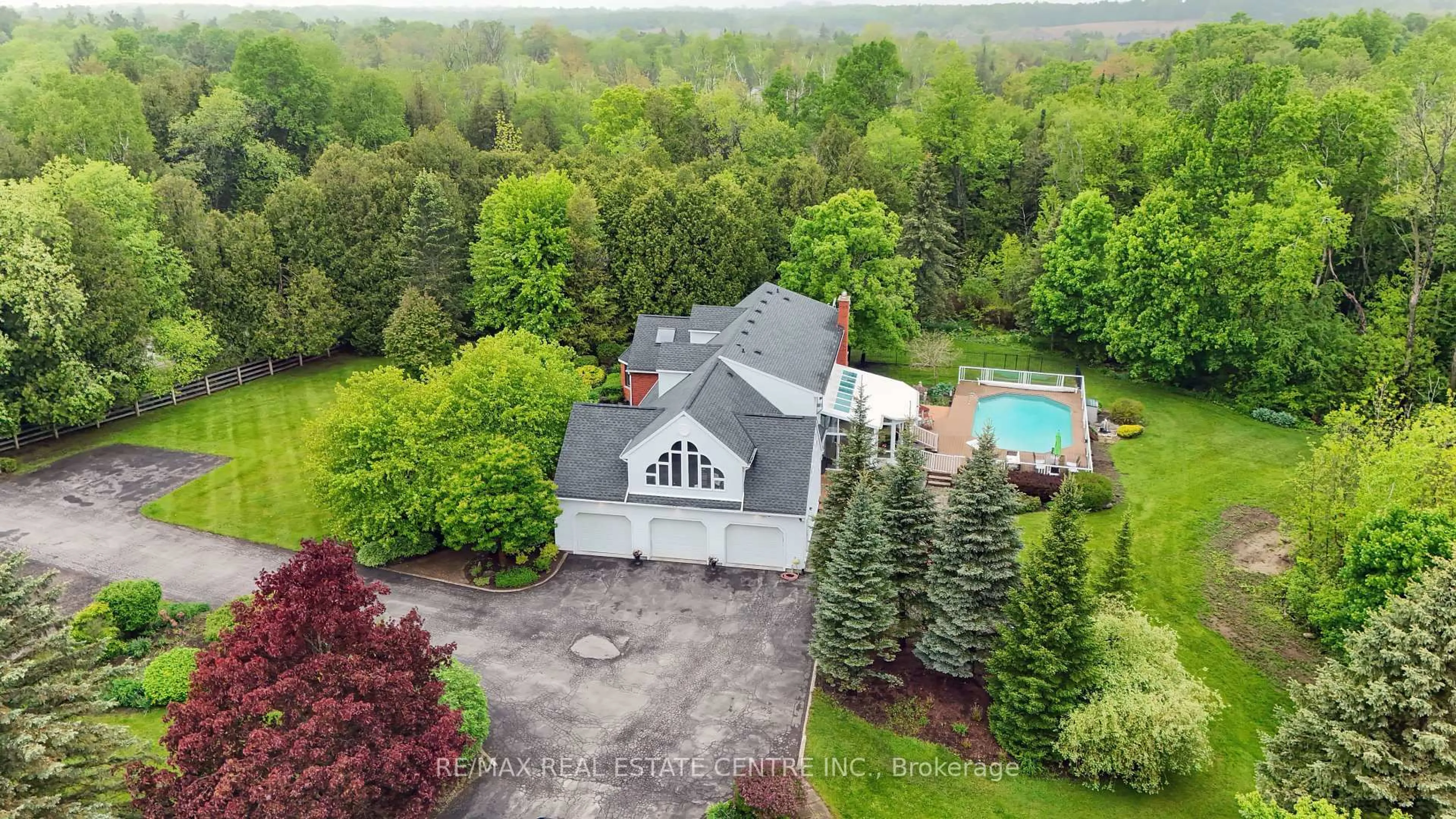 A pic from outside/outdoor area/front of a property/back of a property/a pic from drone, unknown for 4477 Victoria Rd, Puslinch Ontario N0B 2J0