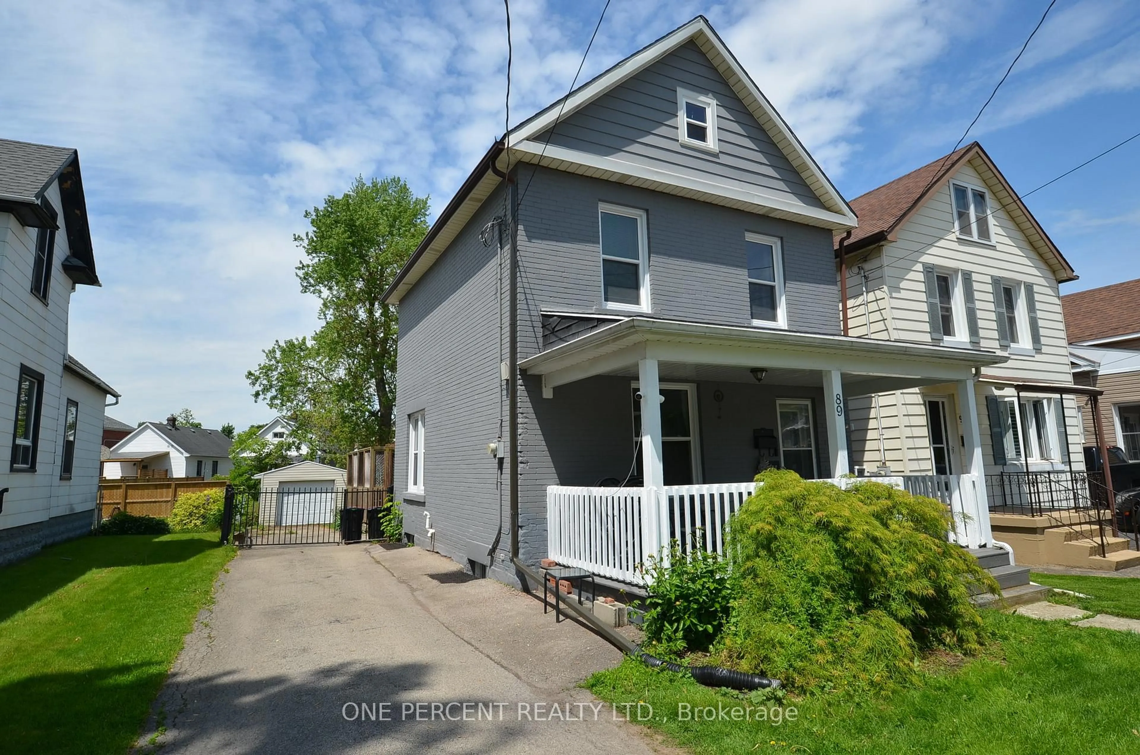 Home with vinyl exterior material, street for 89 Ross St, Welland Ontario L3B 2M7