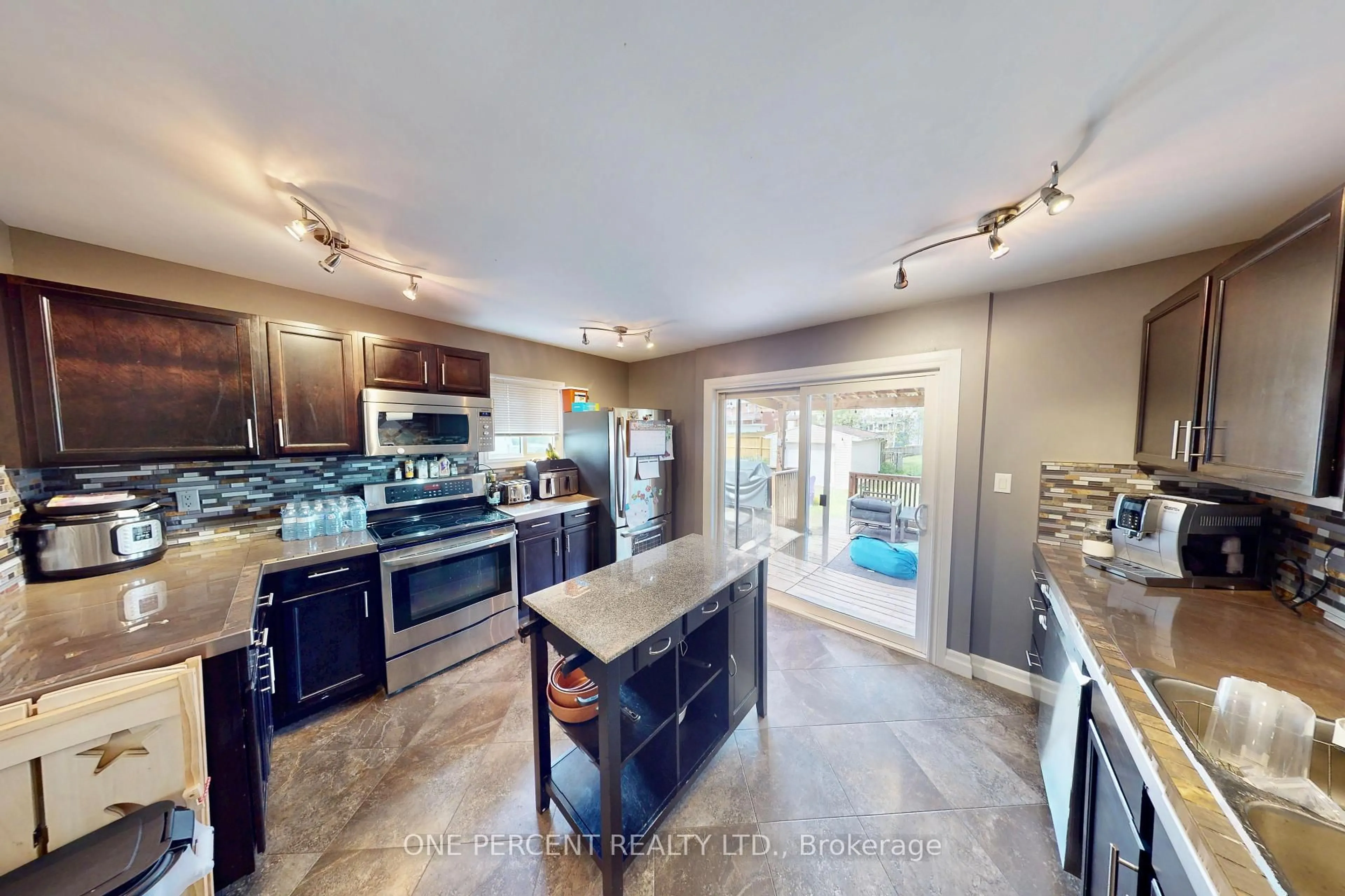 Open concept kitchen, ceramic/tile floor for 89 Ross St, Welland Ontario L3B 2M7