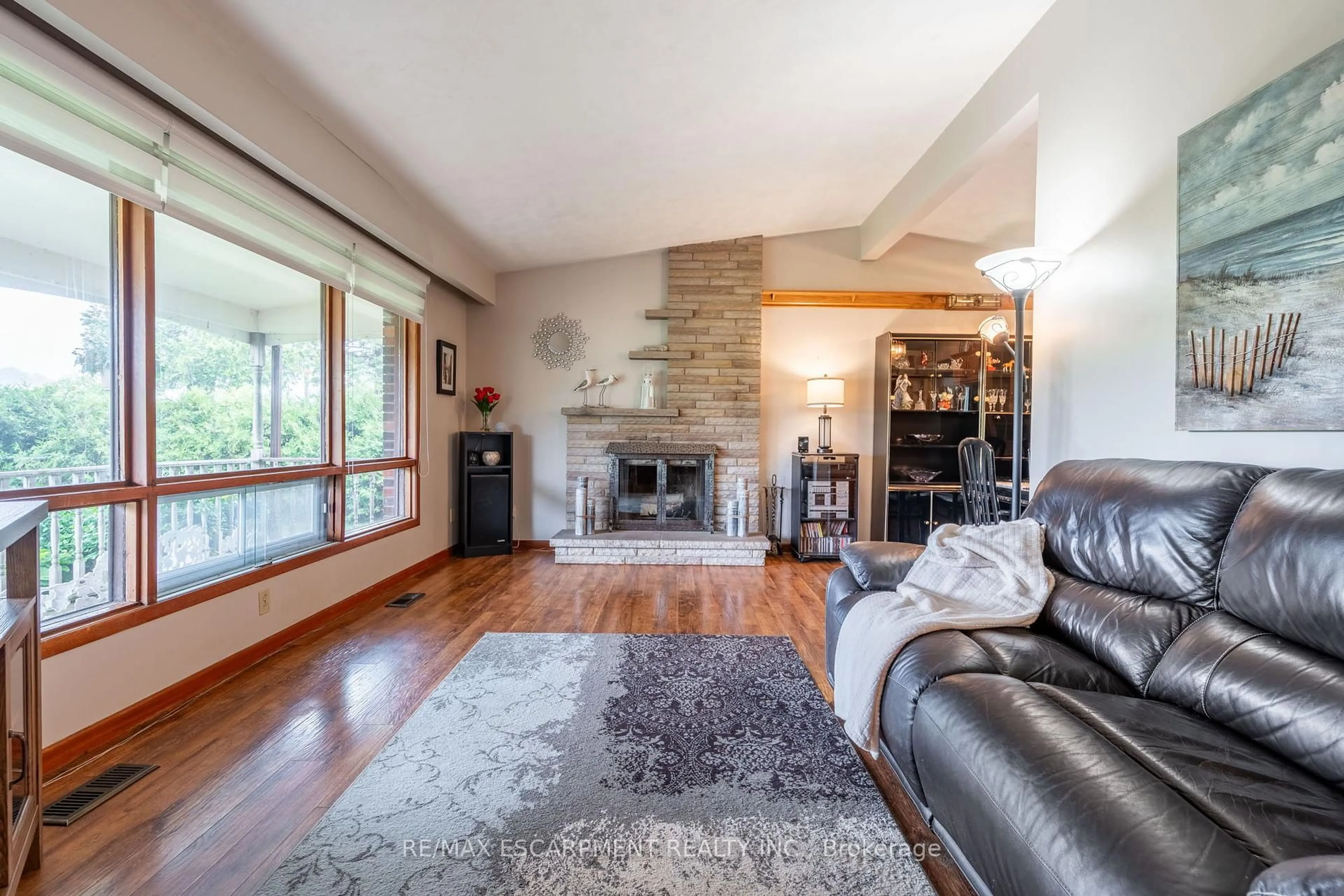 Living room with furniture, unknown for 1712 Vittoria Rd, Norfolk Ontario N0E 1W0