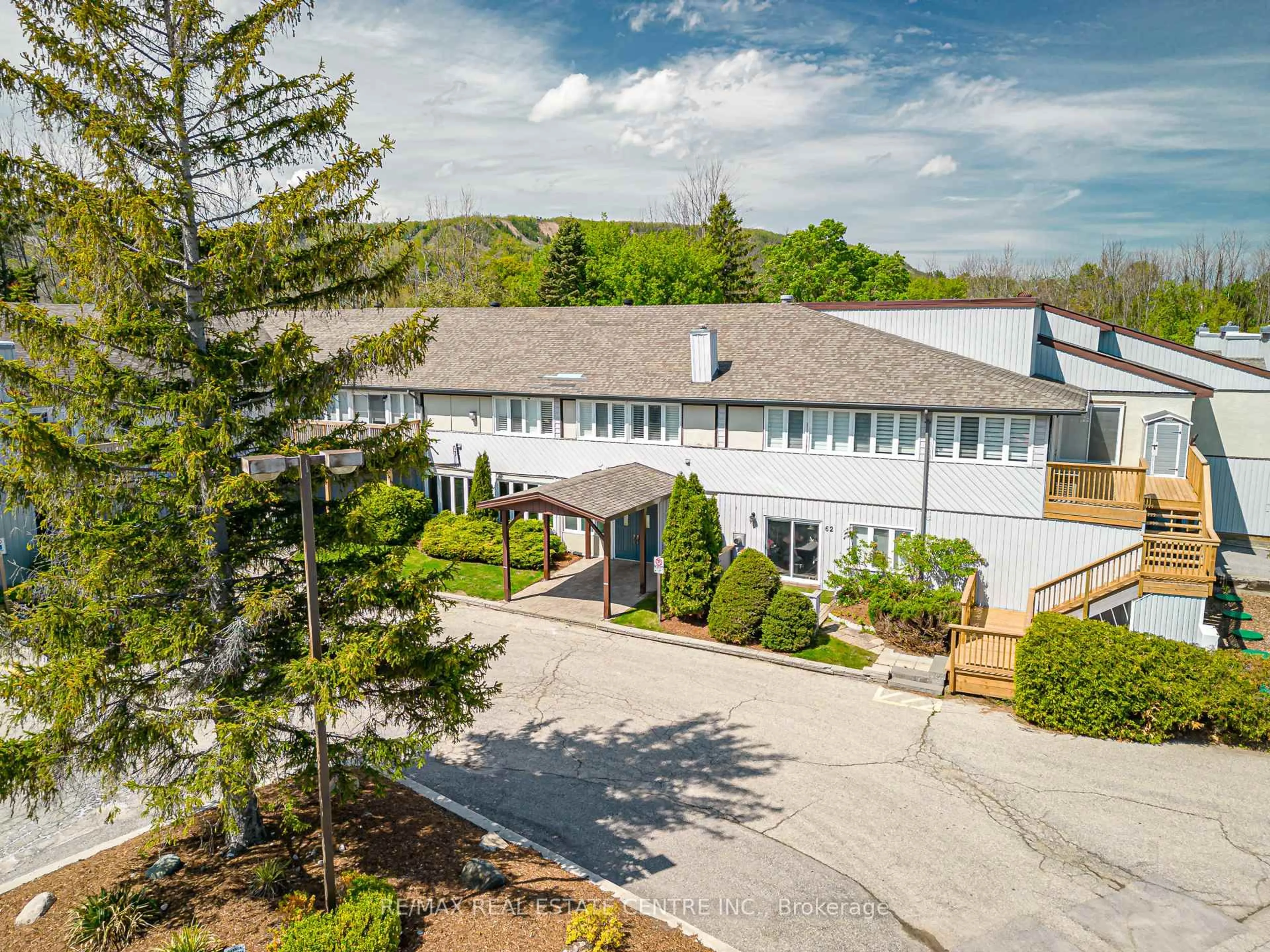 A pic from outside/outdoor area/front of a property/back of a property/a pic from drone, unknown for 20947 Highway 26 Highway #19, Blue Mountains Ontario L9Y 0V3