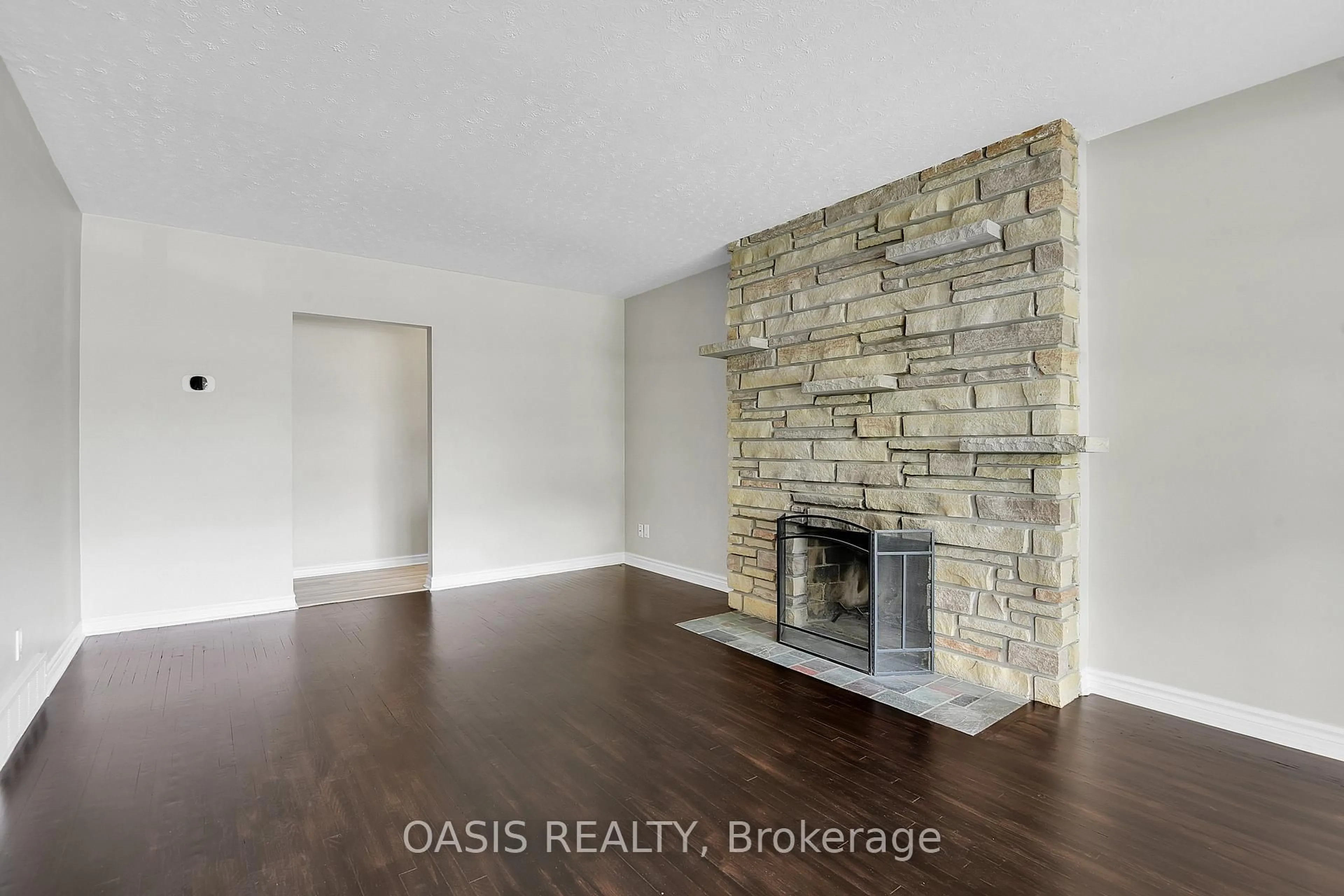 A pic of a room for 2606 Egan Rd, Ottawa Ontario K1V 8N1