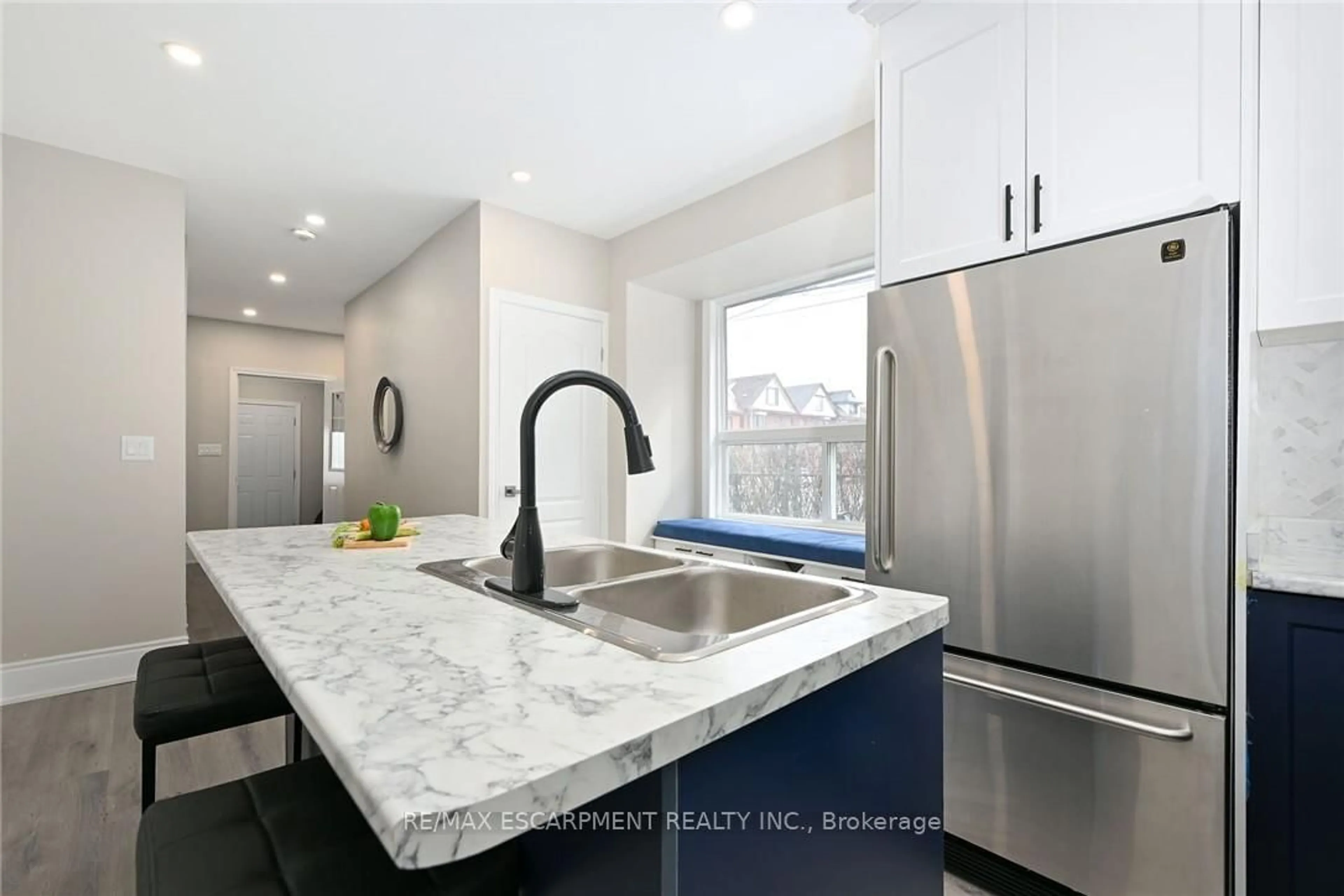 Contemporary kitchen, ceramic/tile floor for 31 GREENAWAY Ave, Hamilton Ontario L8L 6C3