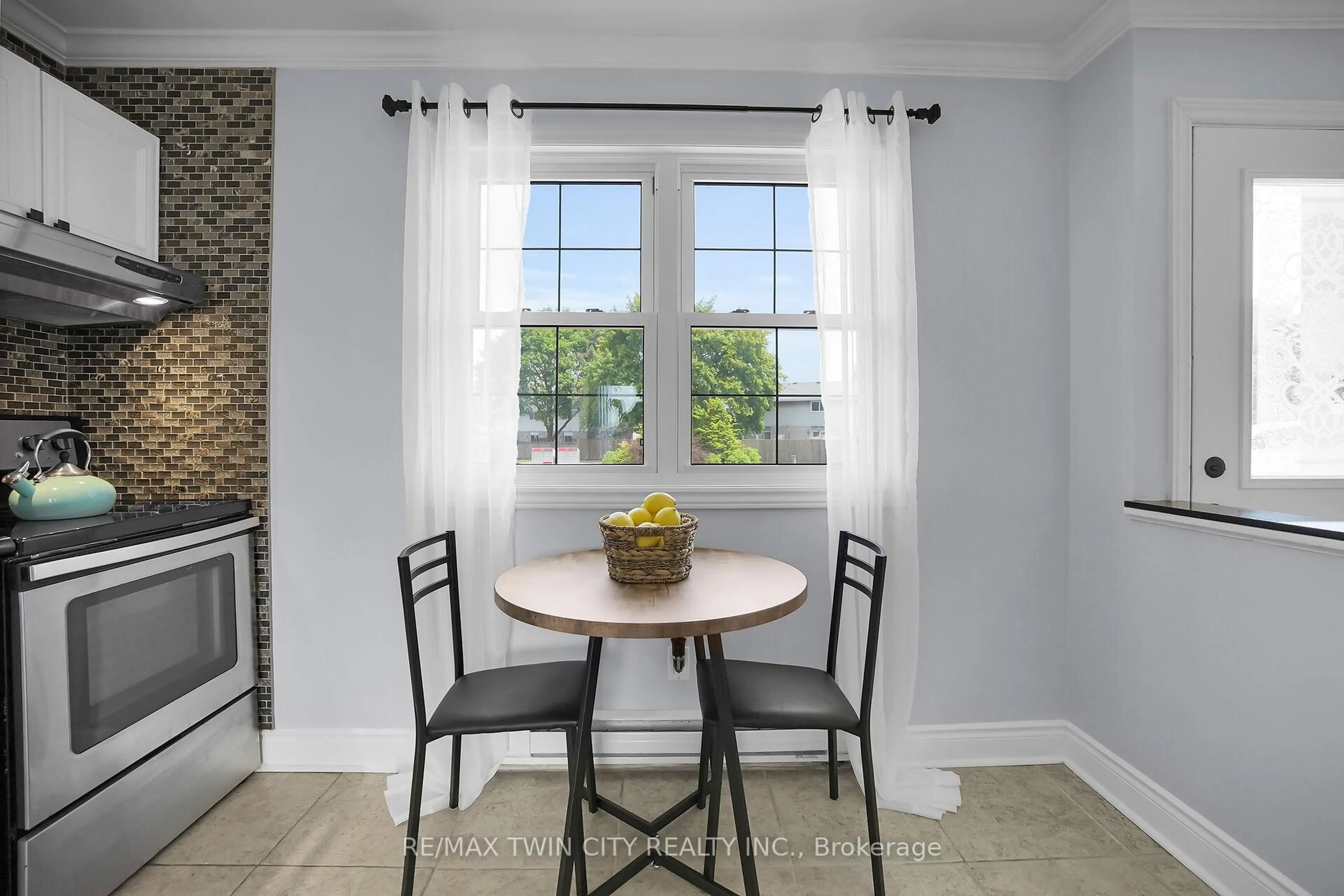 Dining room, ceramic/tile floor for 47 Blandford St #1, Woodstock Ontario N4S 7H7