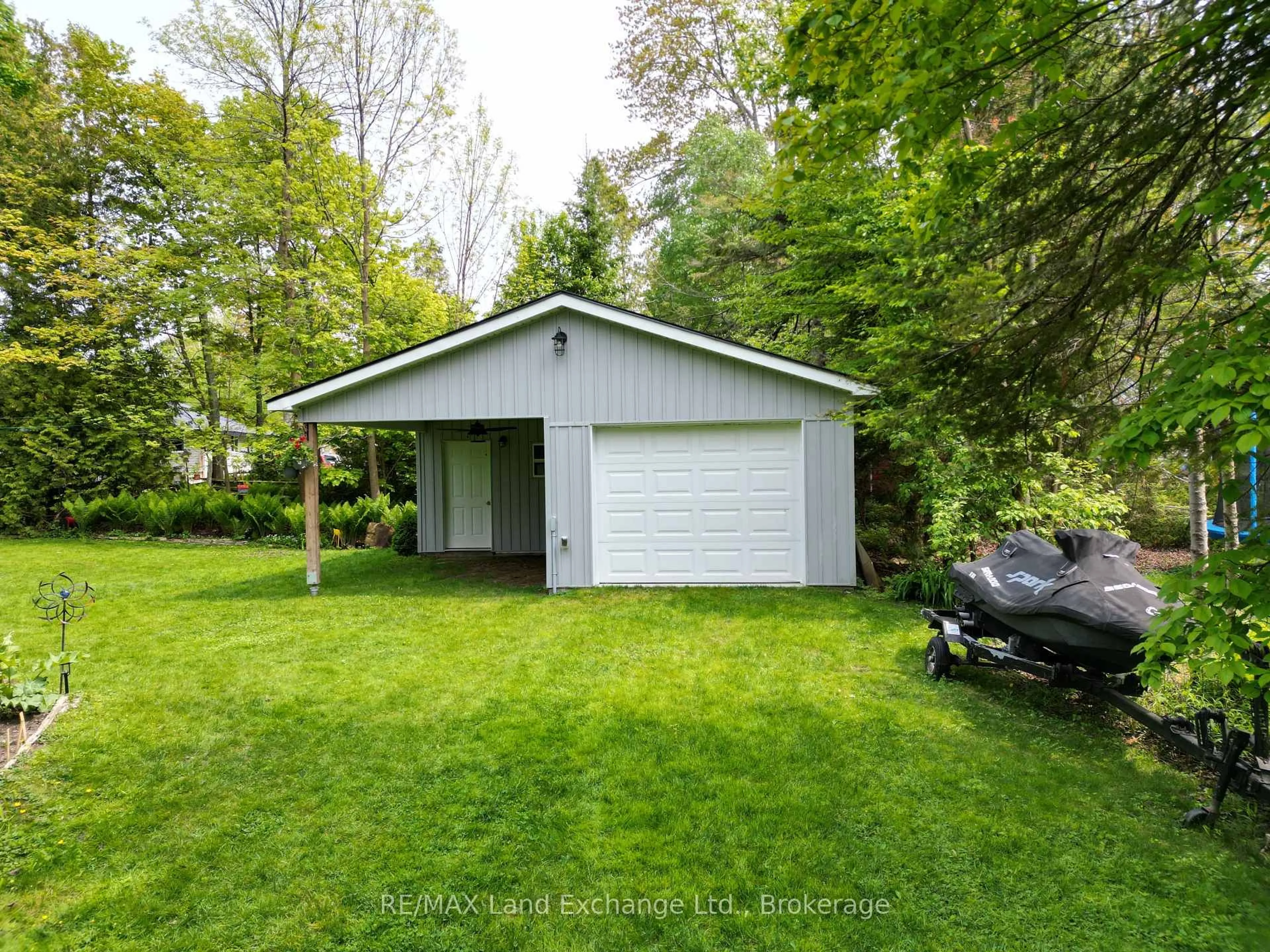 Shed for 702 Yosacha Pl, Huron-Kinloss Ontario N2Z 2X3