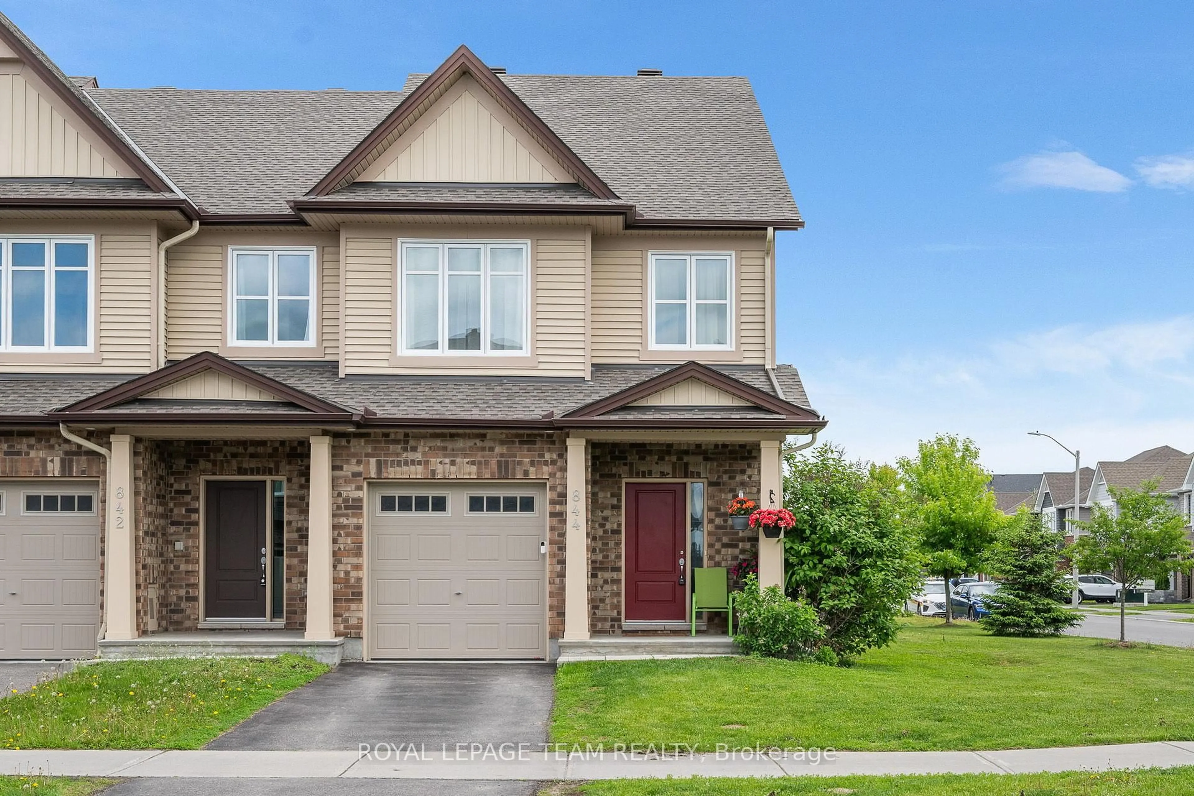 Home with brick exterior material, street for 844 Cedar Creek Dr, Ottawa Ontario K1T 0B3