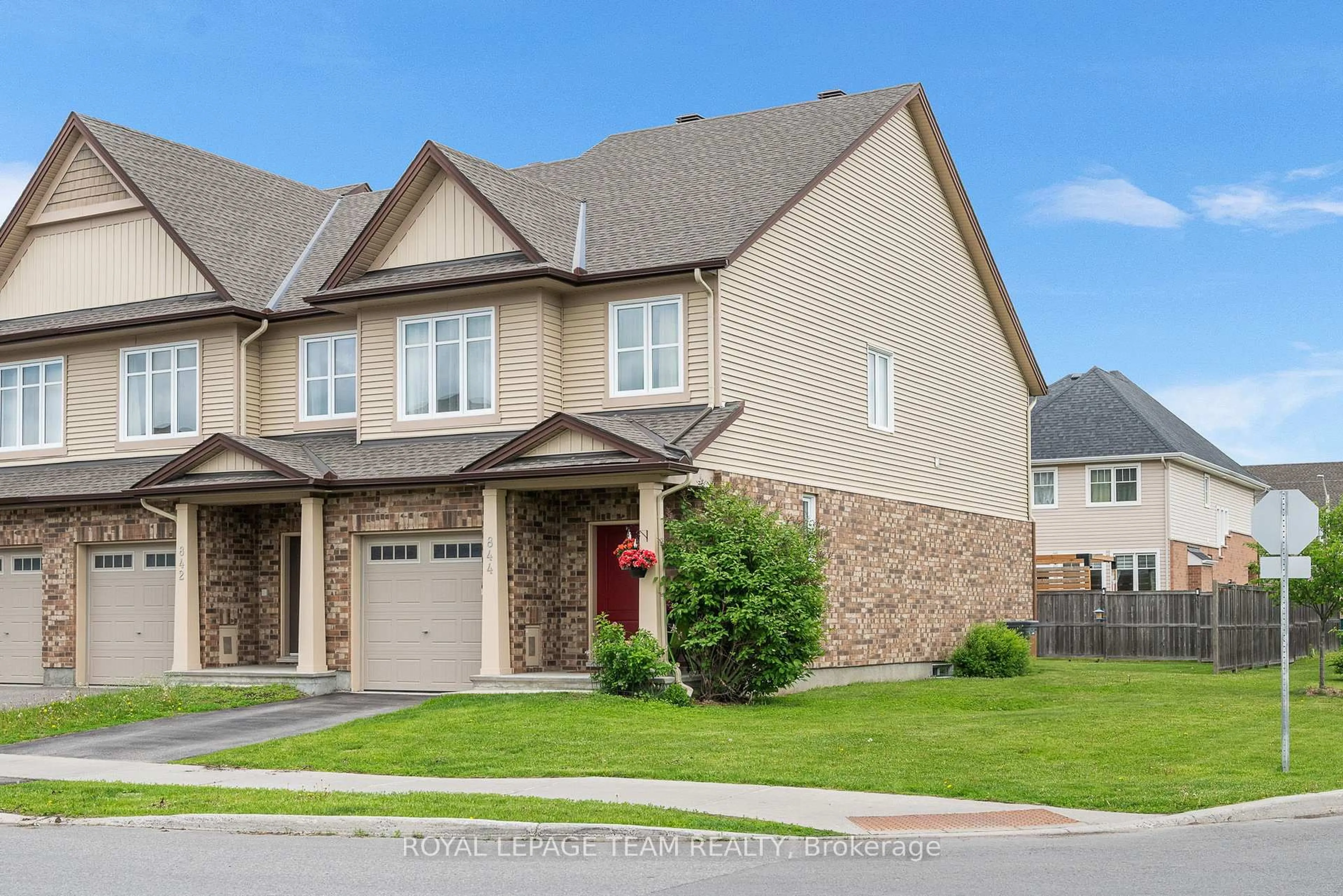 Home with brick exterior material, street for 844 Cedar Creek Dr, Ottawa Ontario K1T 0B3