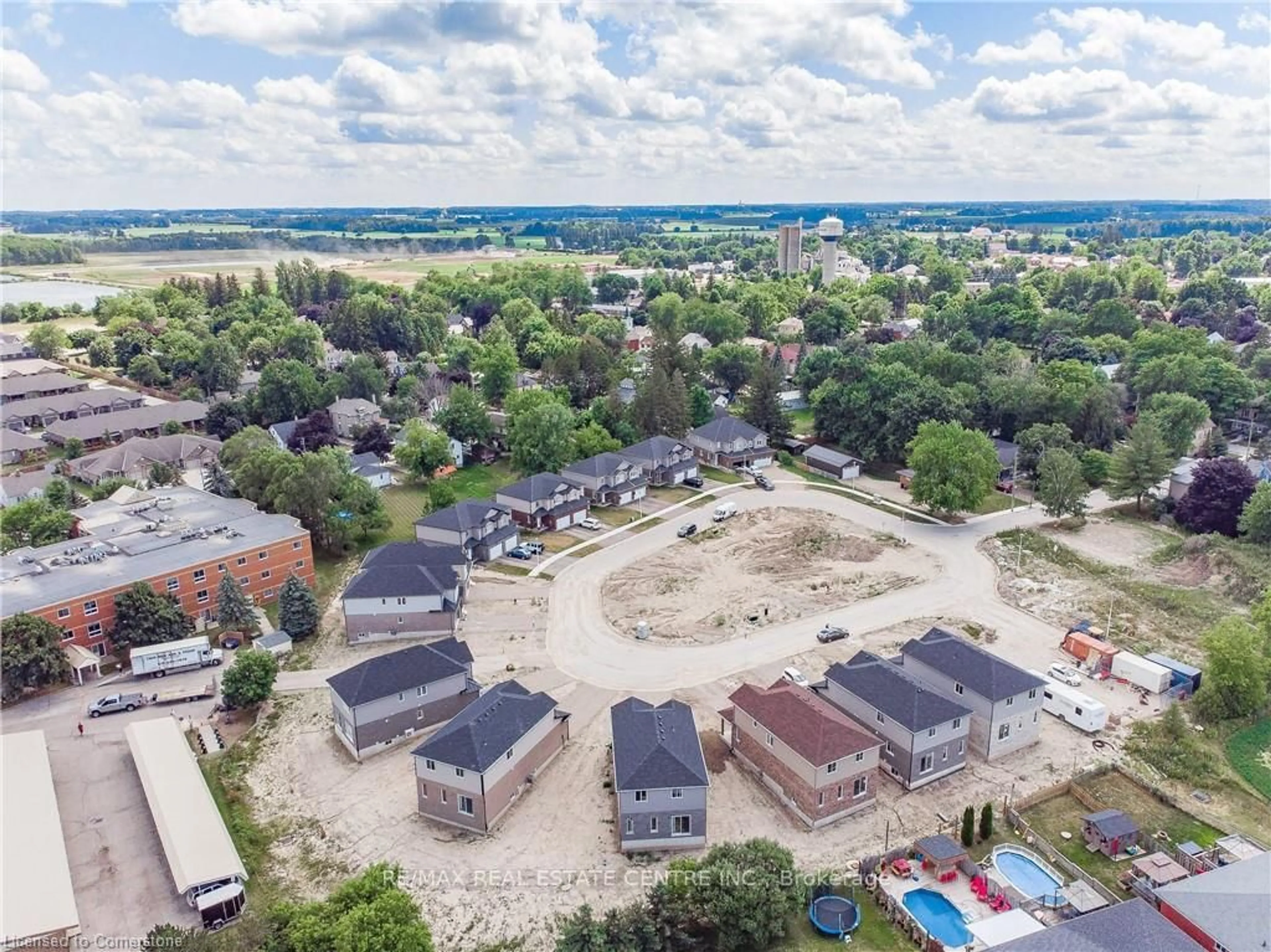 A pic from outside/outdoor area/front of a property/back of a property/a pic from drone, building for 198 Jacob St, East Zorra-Tavistock Ontario N0B 2R0