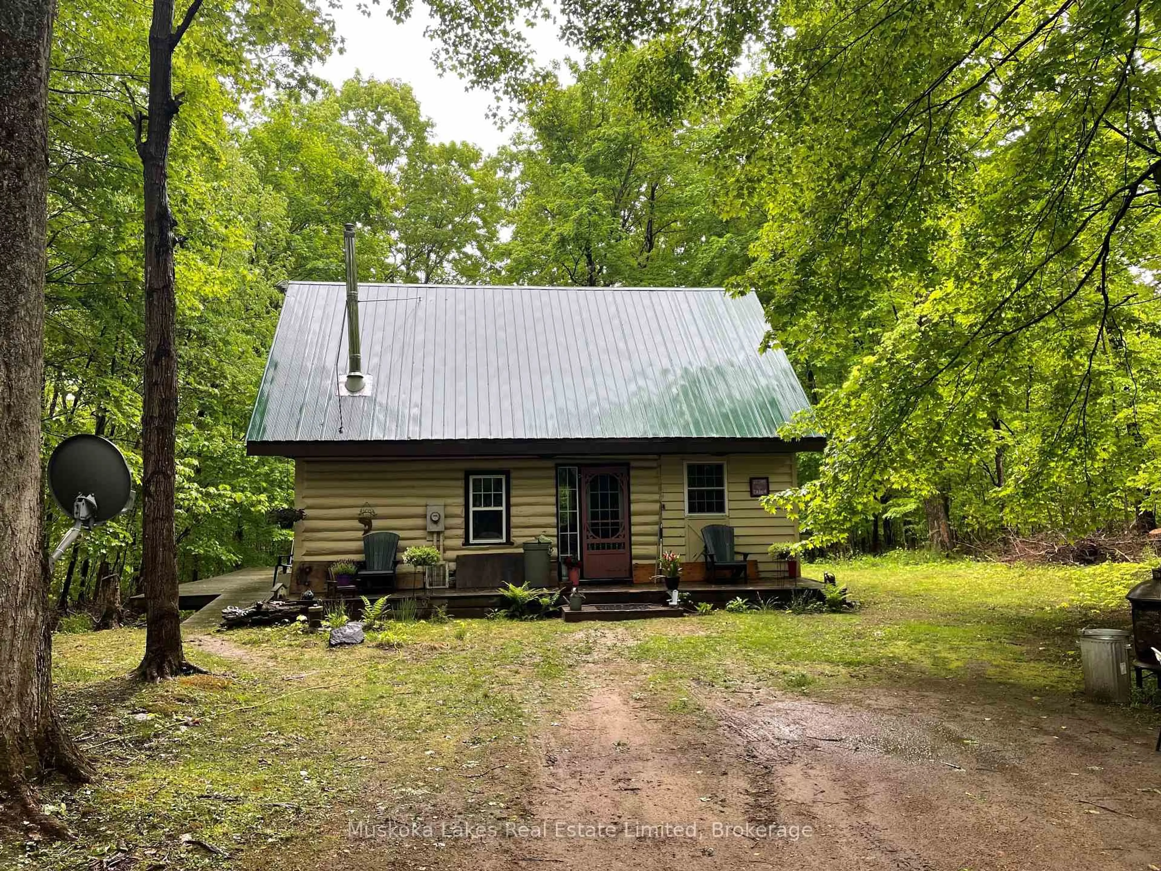 A pic from outside/outdoor area/front of a property/back of a property/a pic from drone, building for 1011 Shamrock Rd, Muskoka Lakes Ontario P0B 1J0