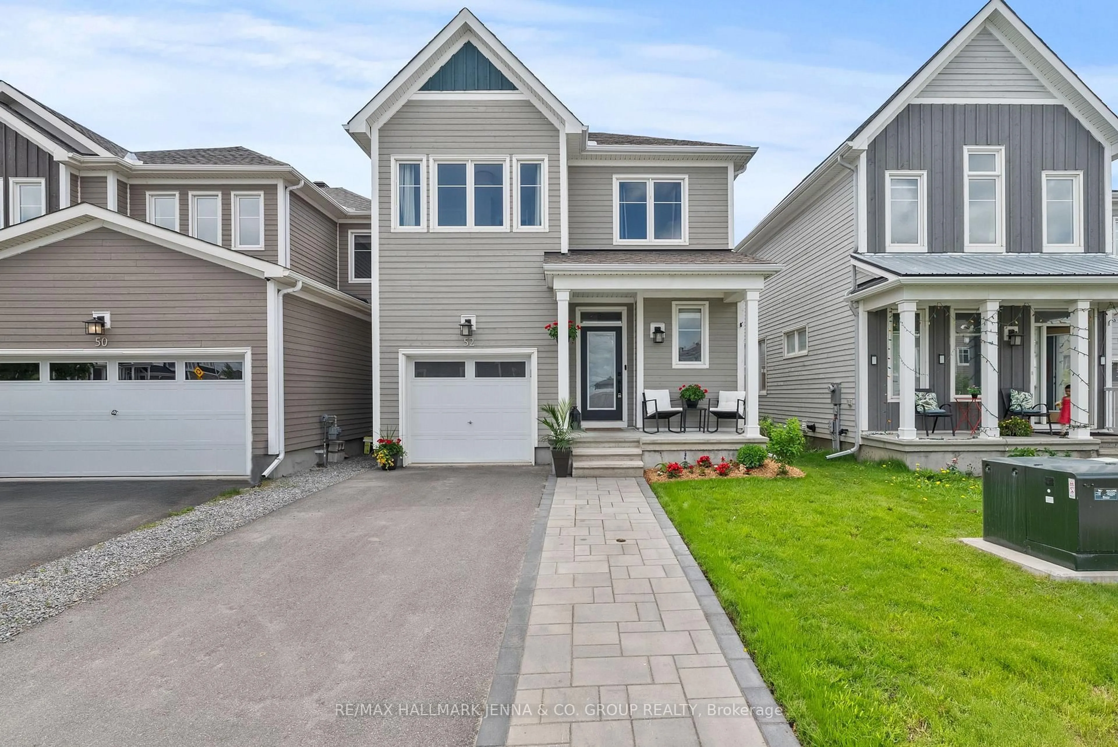 Home with vinyl exterior material, street for 52 Hackamore Cres, Richmond Ontario K0A 2Z0