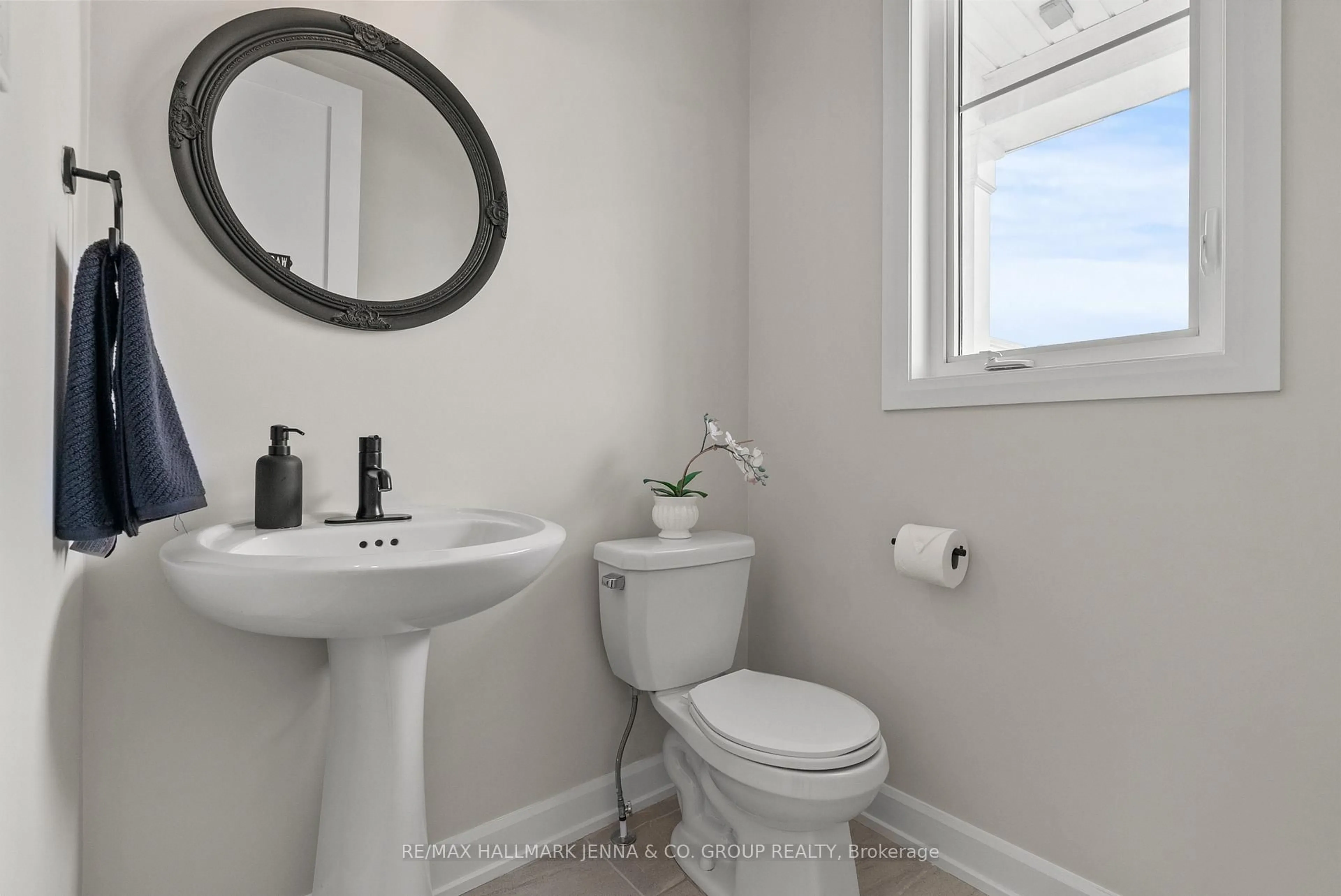 Standard bathroom, ceramic/tile floor for 52 Hackamore Cres, Richmond Ontario K0A 2Z0