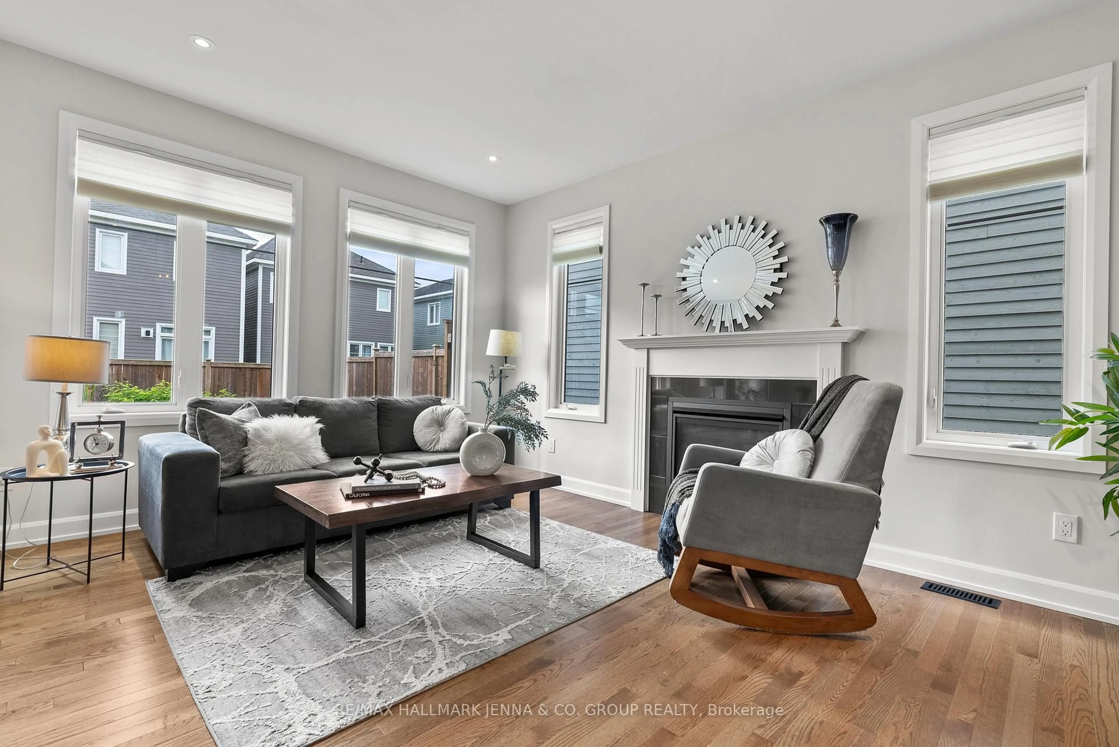 Living room with furniture, unknown for 52 Hackamore Cres, Richmond Ontario K0A 2Z0