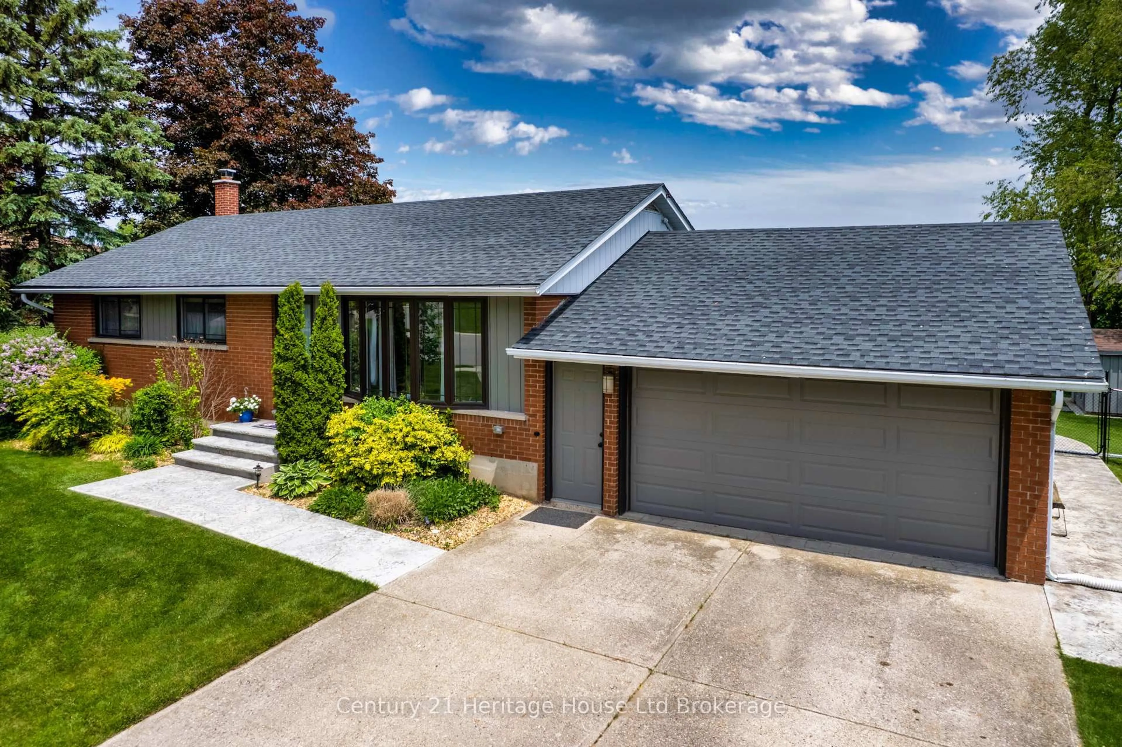 Home with brick exterior material, street for 35 Tanager Dr, Tillsonburg Ontario N4G 1B1