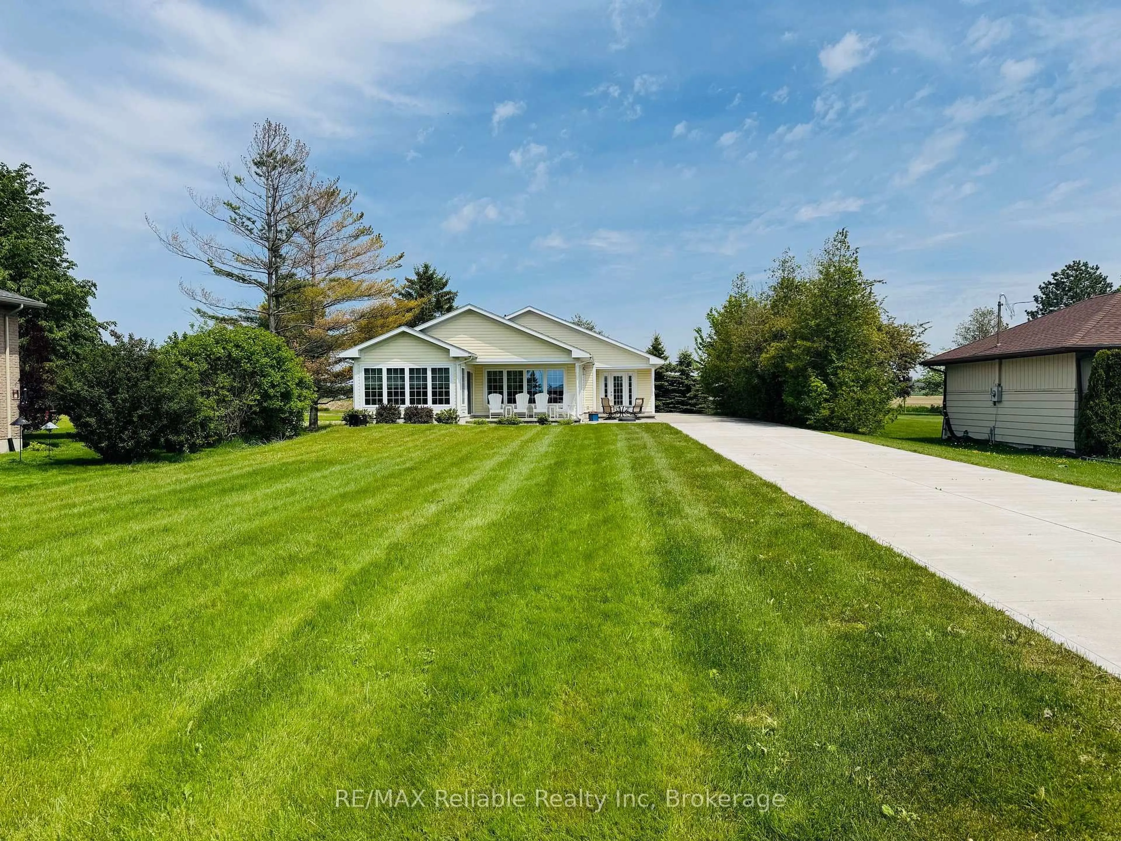 A pic from outside/outdoor area/front of a property/back of a property/a pic from drone, water/lake/river/ocean view for 74318 Homestead Heights Dr, Bluewater Ontario N0M 2T0