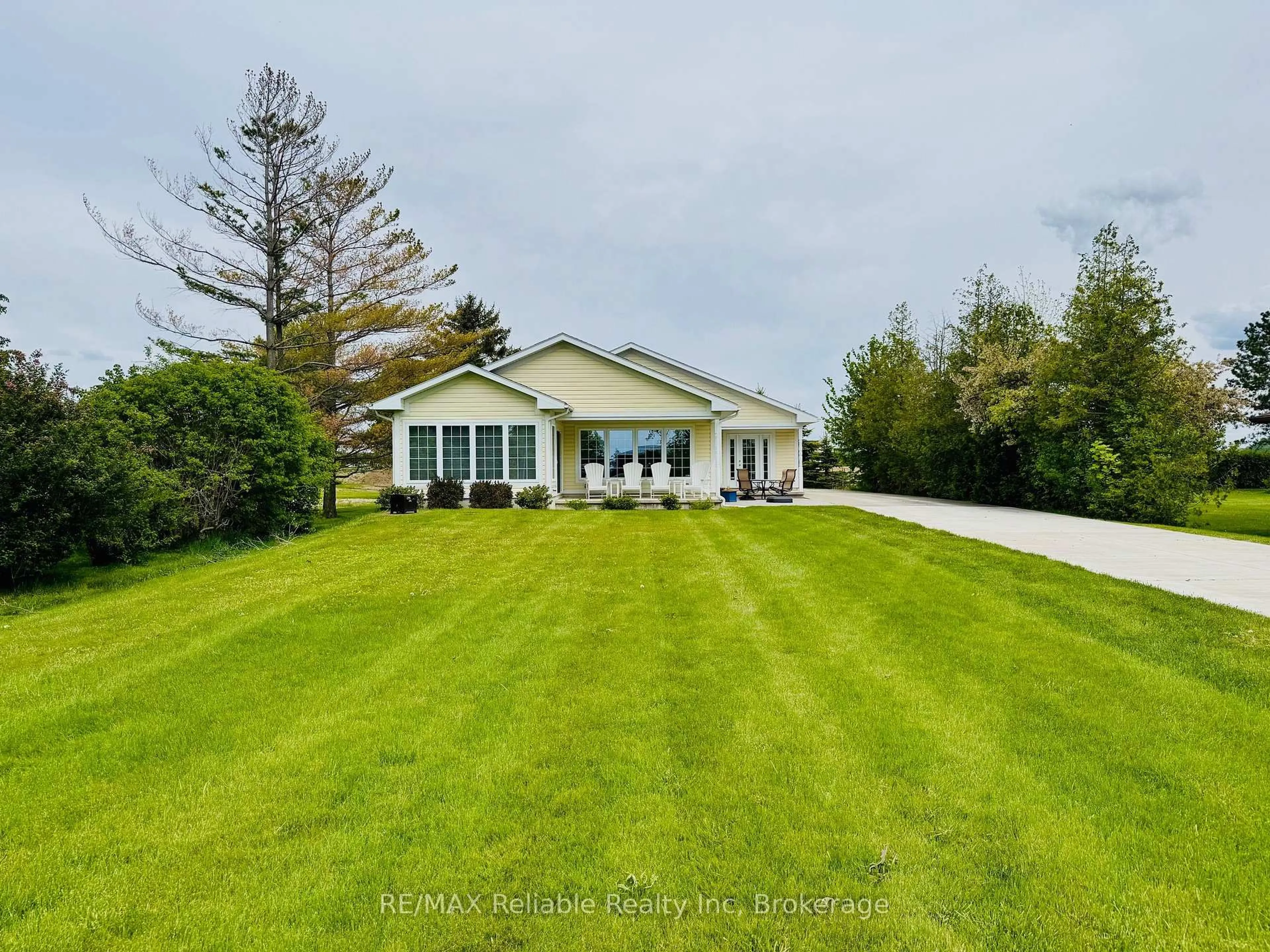 A pic from outside/outdoor area/front of a property/back of a property/a pic from drone, water/lake/river/ocean view for 74318 Homestead Heights Dr, Bluewater Ontario N0M 2T0