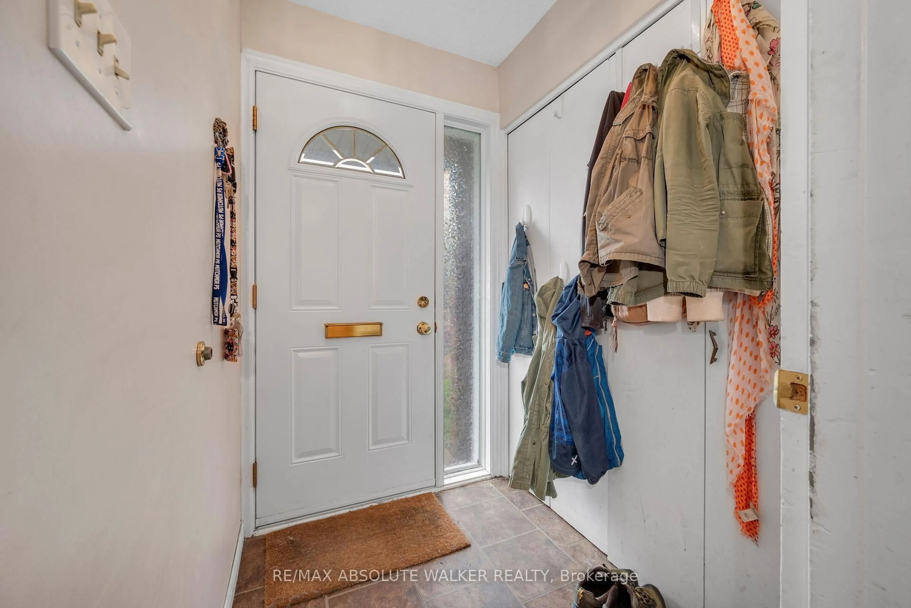 Indoor entryway for 1900 Marquis Ave #108, Ottawa Ontario K1J 8J2