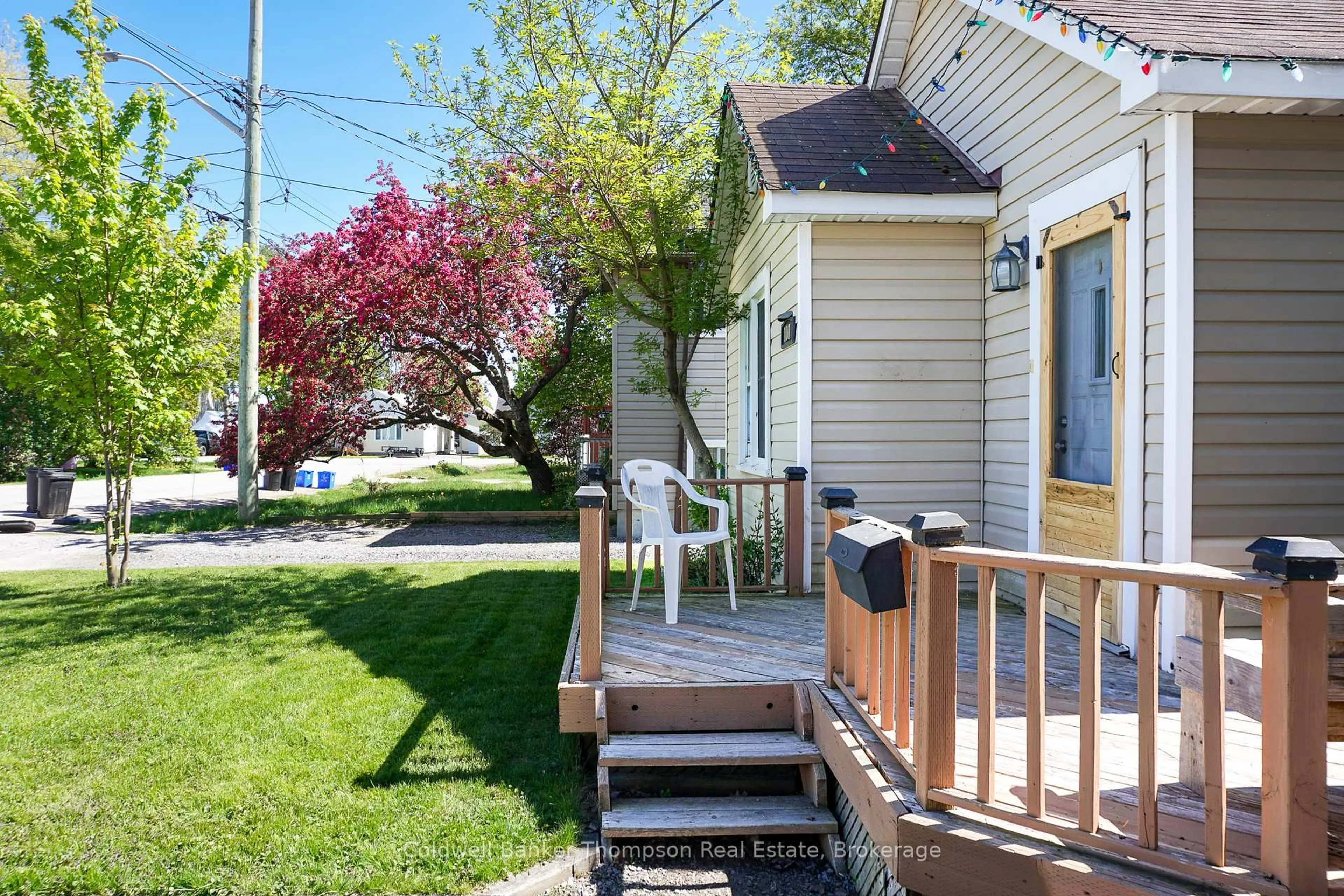 Patio, street for 101 Nelson Ave, North Bay Ontario P1A 1Z8