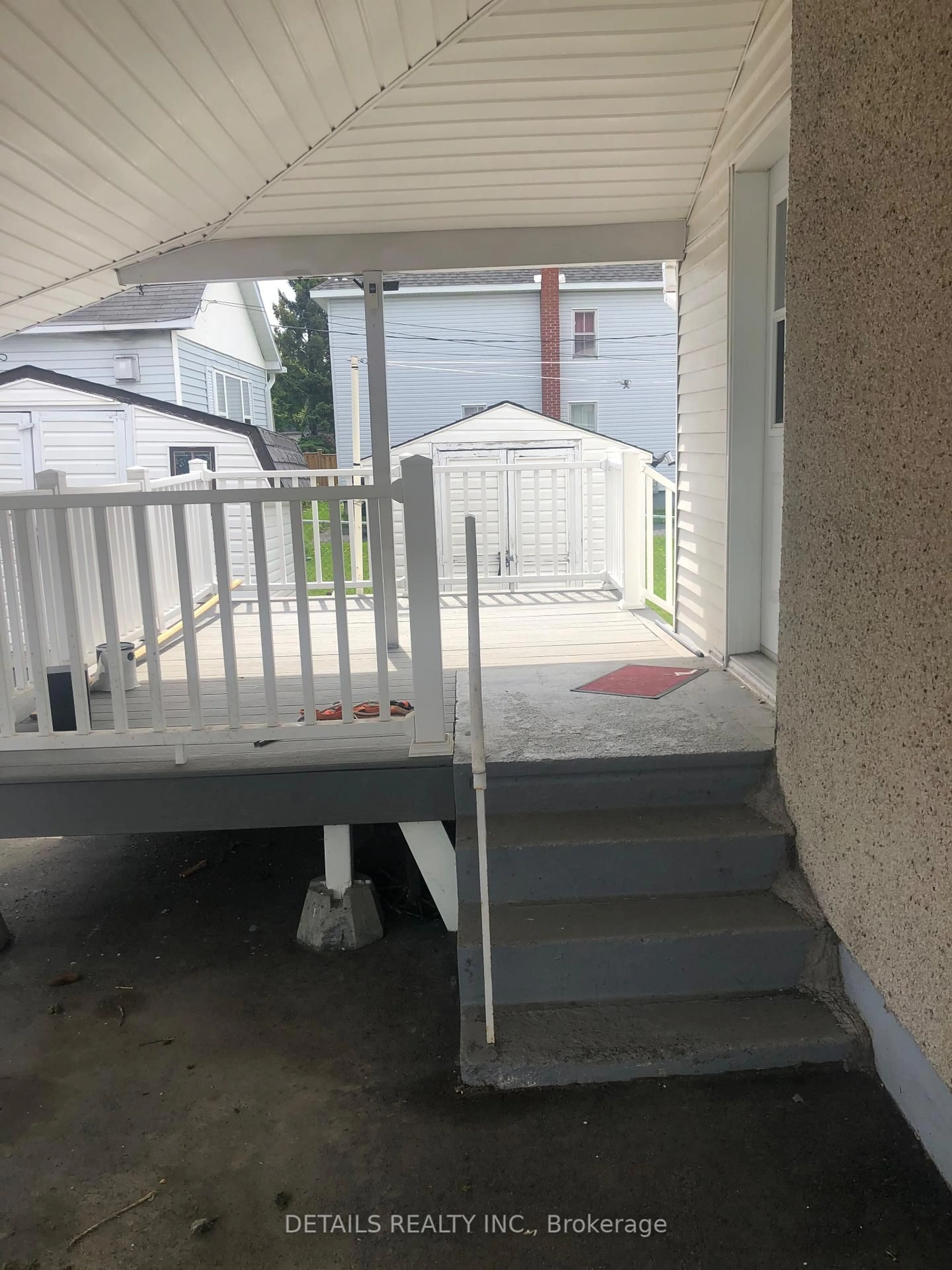 Patio, street for 238 Prince Arthur St, Cornwall Ontario K6H 4N7
