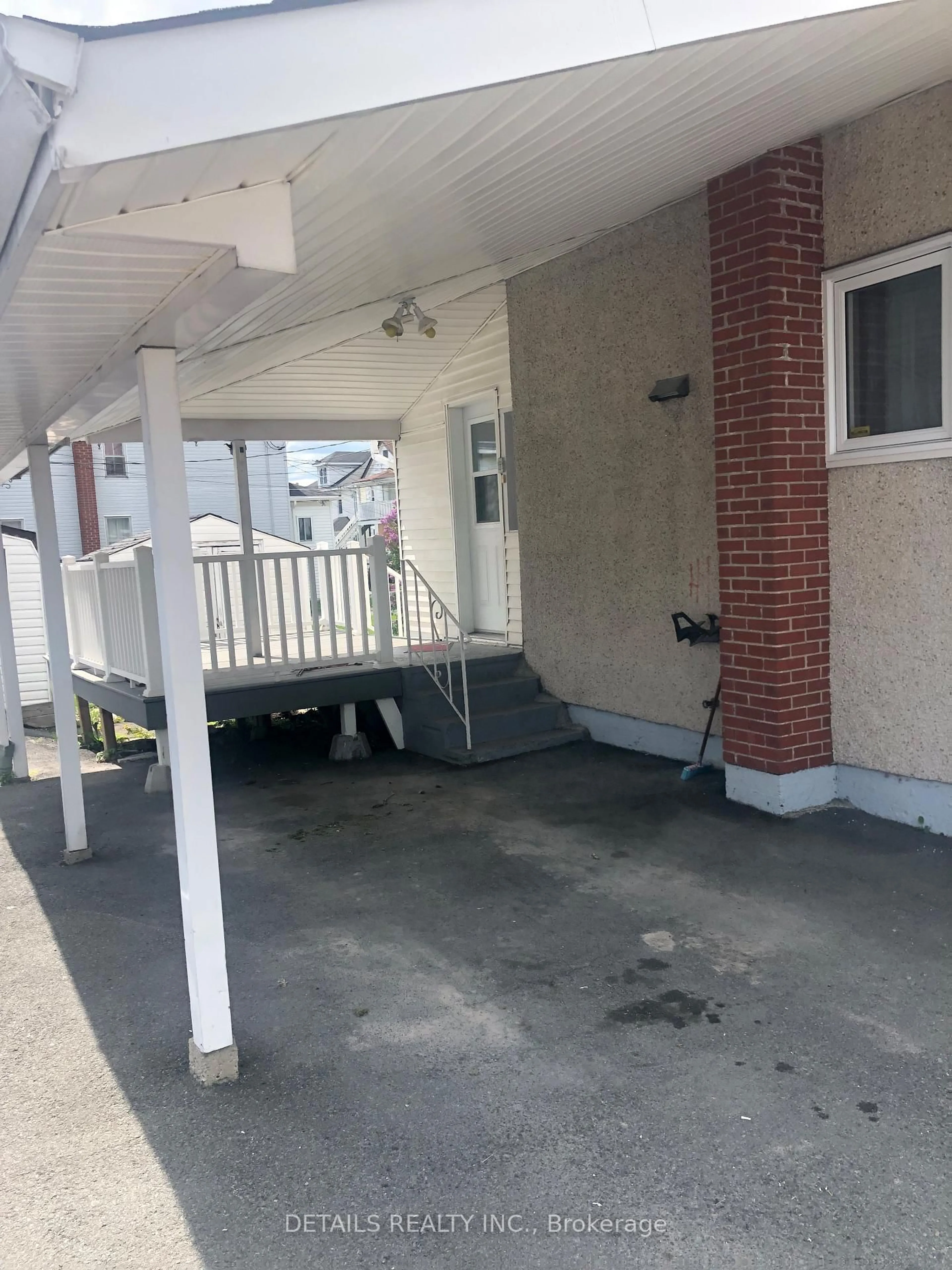 Patio, street for 238 Prince Arthur St, Cornwall Ontario K6H 4N7