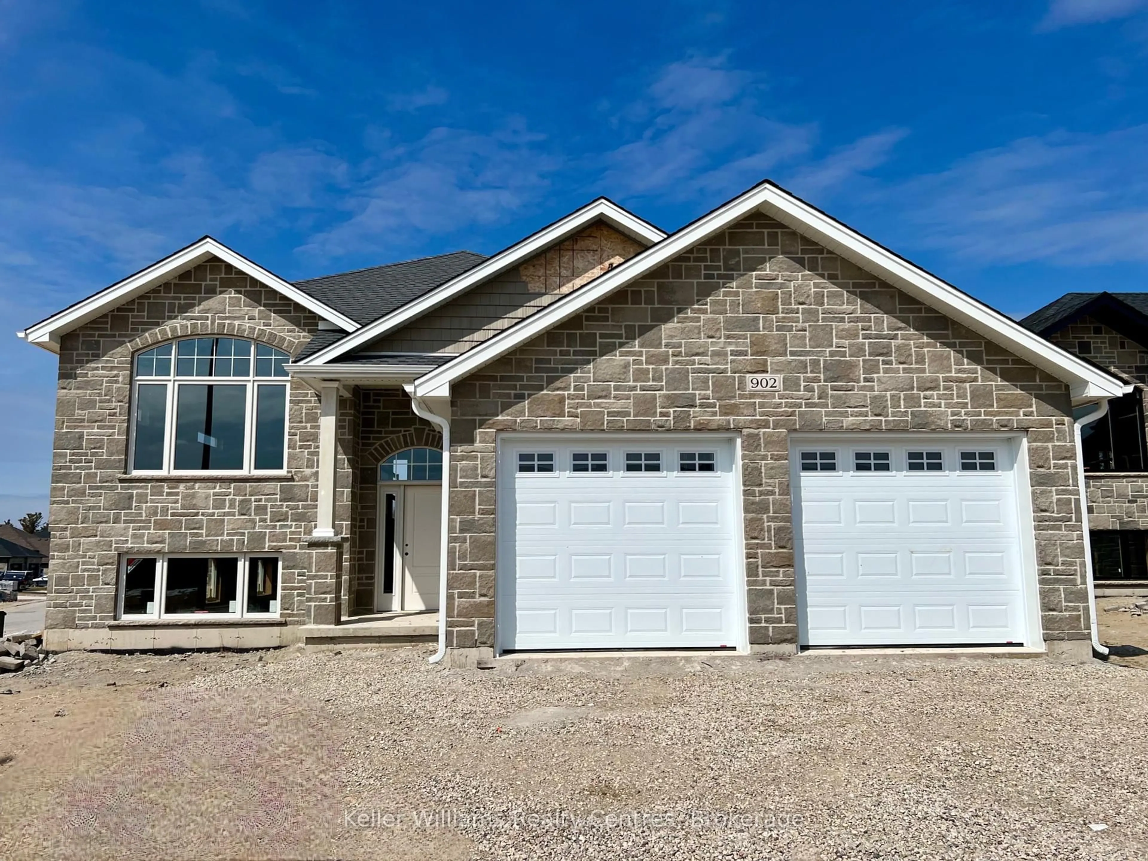 Home with vinyl exterior material, street for 902 13TH St, Hanover Ontario N4N 3B8